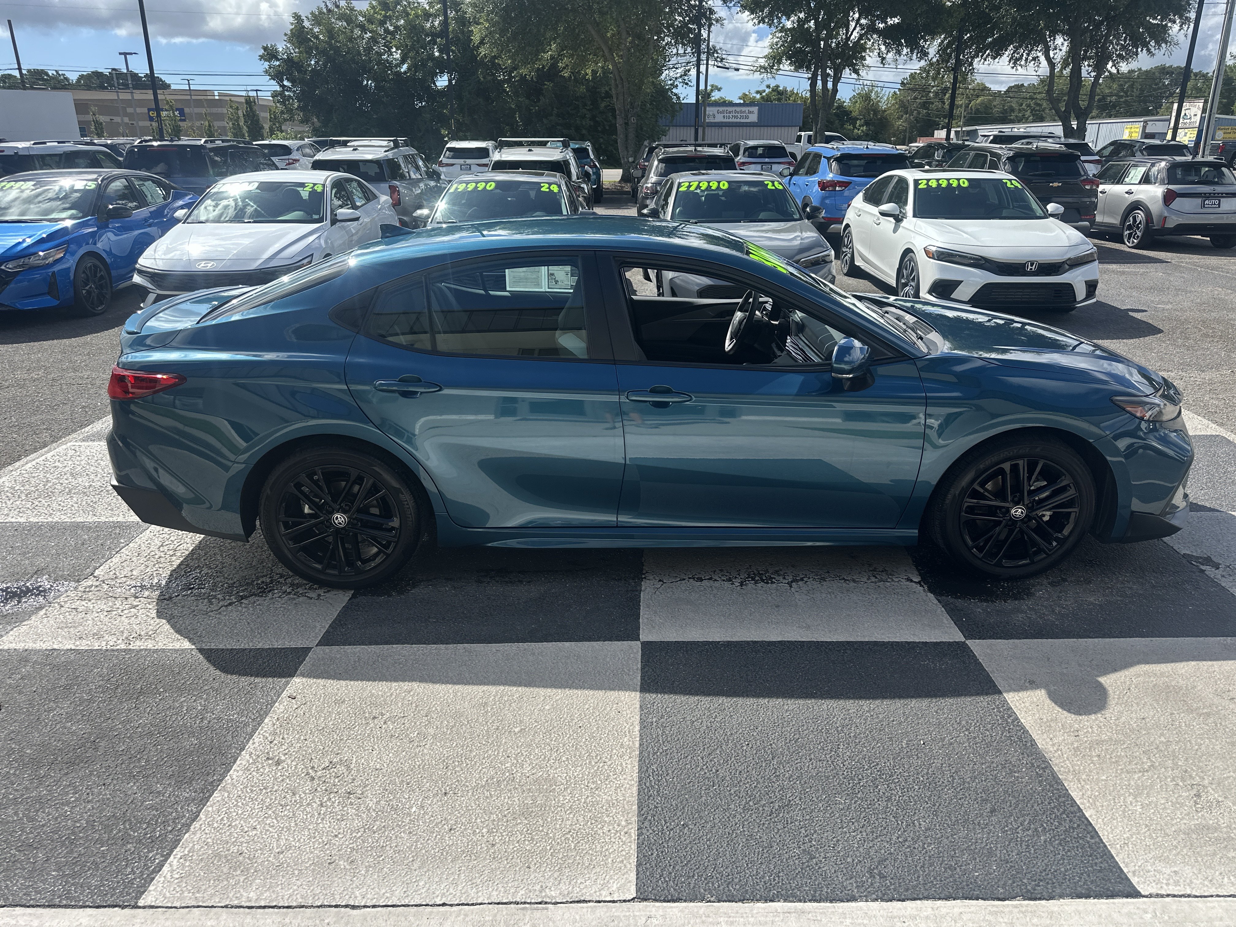 Used 2026 Toyota Camry SE w/ Convenience Package FWD image 3