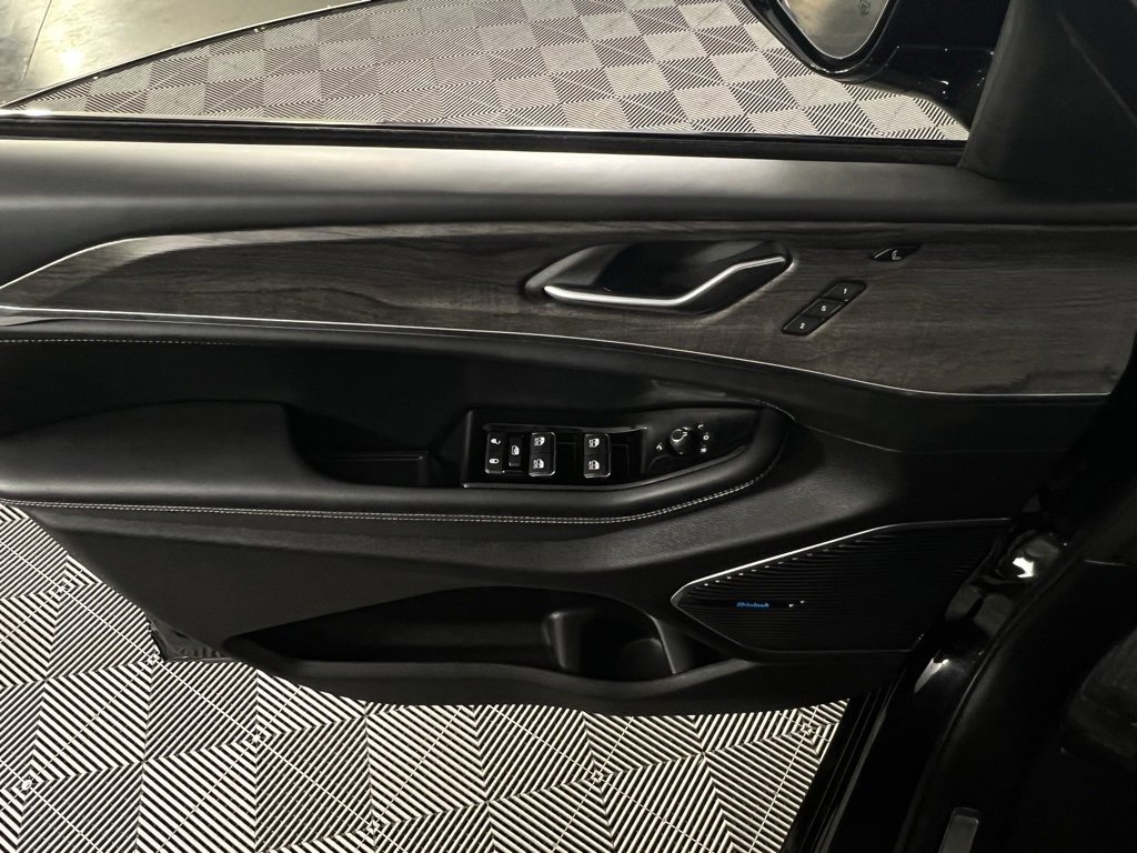 Used 2022 Jeep Grand Cherokee Overland w/ Advanced Protech Group III image 26