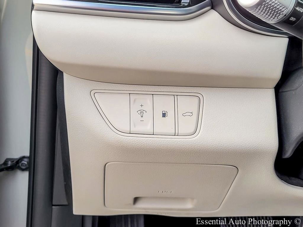 Used 2024 Genesis G70 2.5T image 14