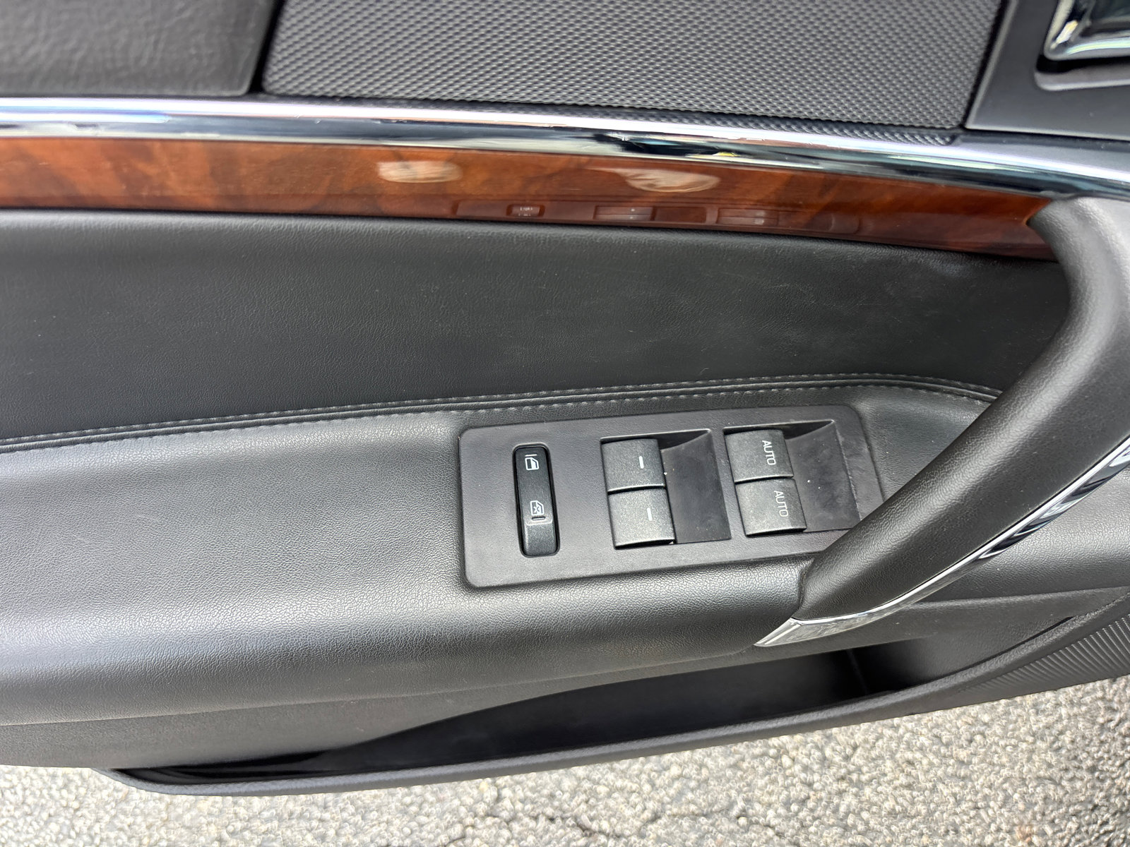 Used 2011 Lincoln MKZ w/ 102A Rapid Spec Order Code FWD image 13