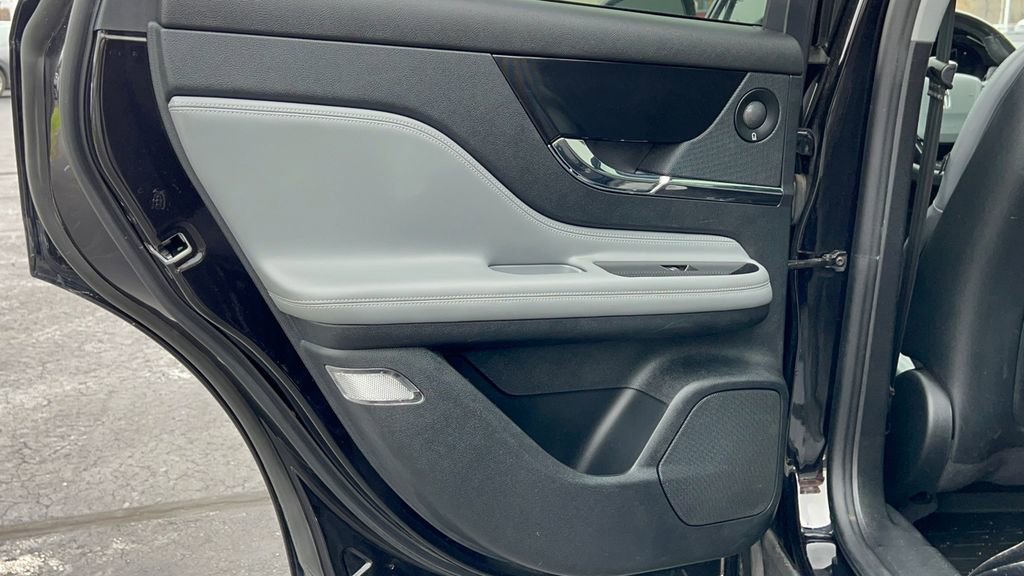 Used 2021 Lincoln Corsair Reserve w/ Equipment Group 201A AWD/4WD image 32