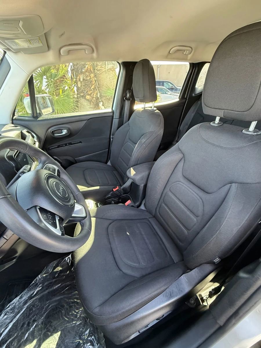 Used 2018 Jeep Renegade Latitude w/ Popular Equipment Group image 12