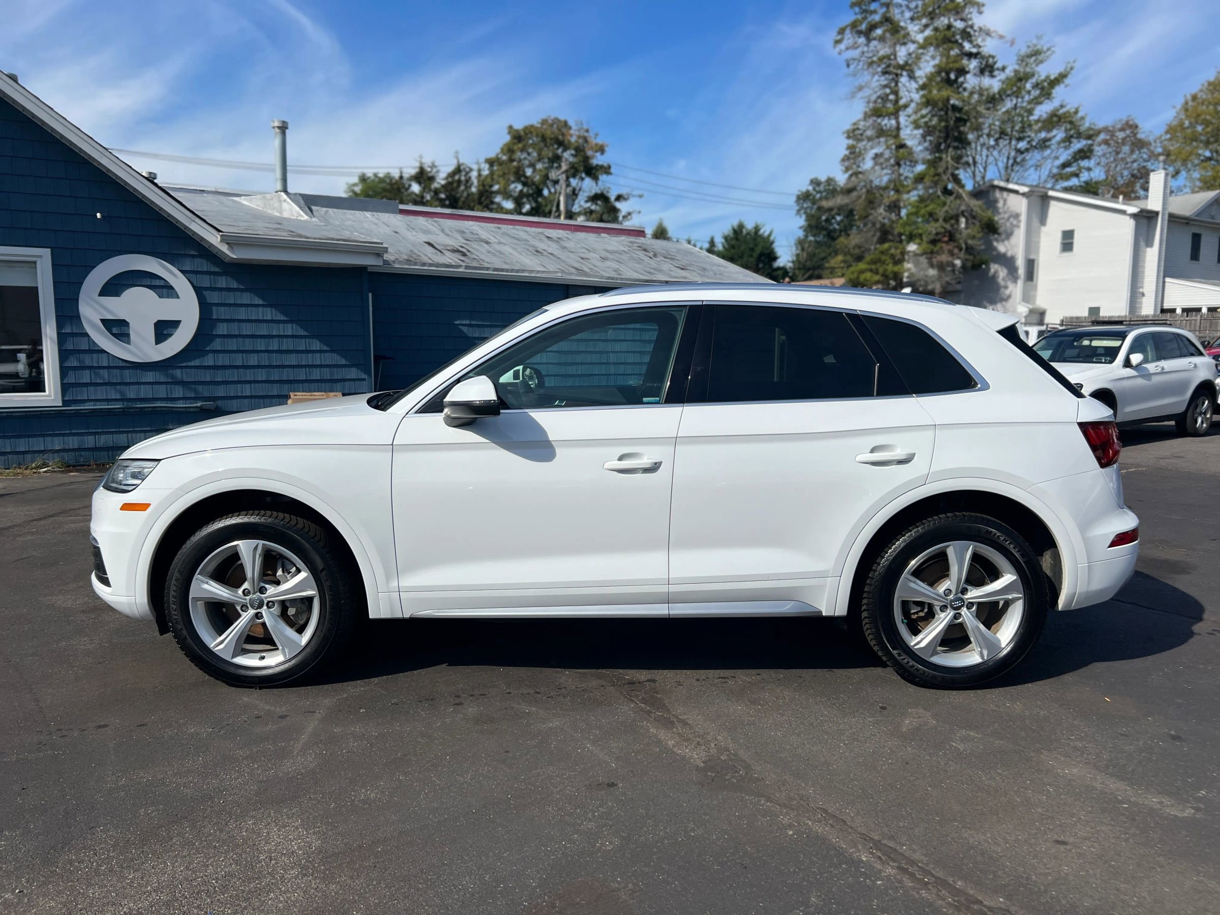 Used 2020 Audi Q5 2.0T Premium w/ Convenience Package image 3