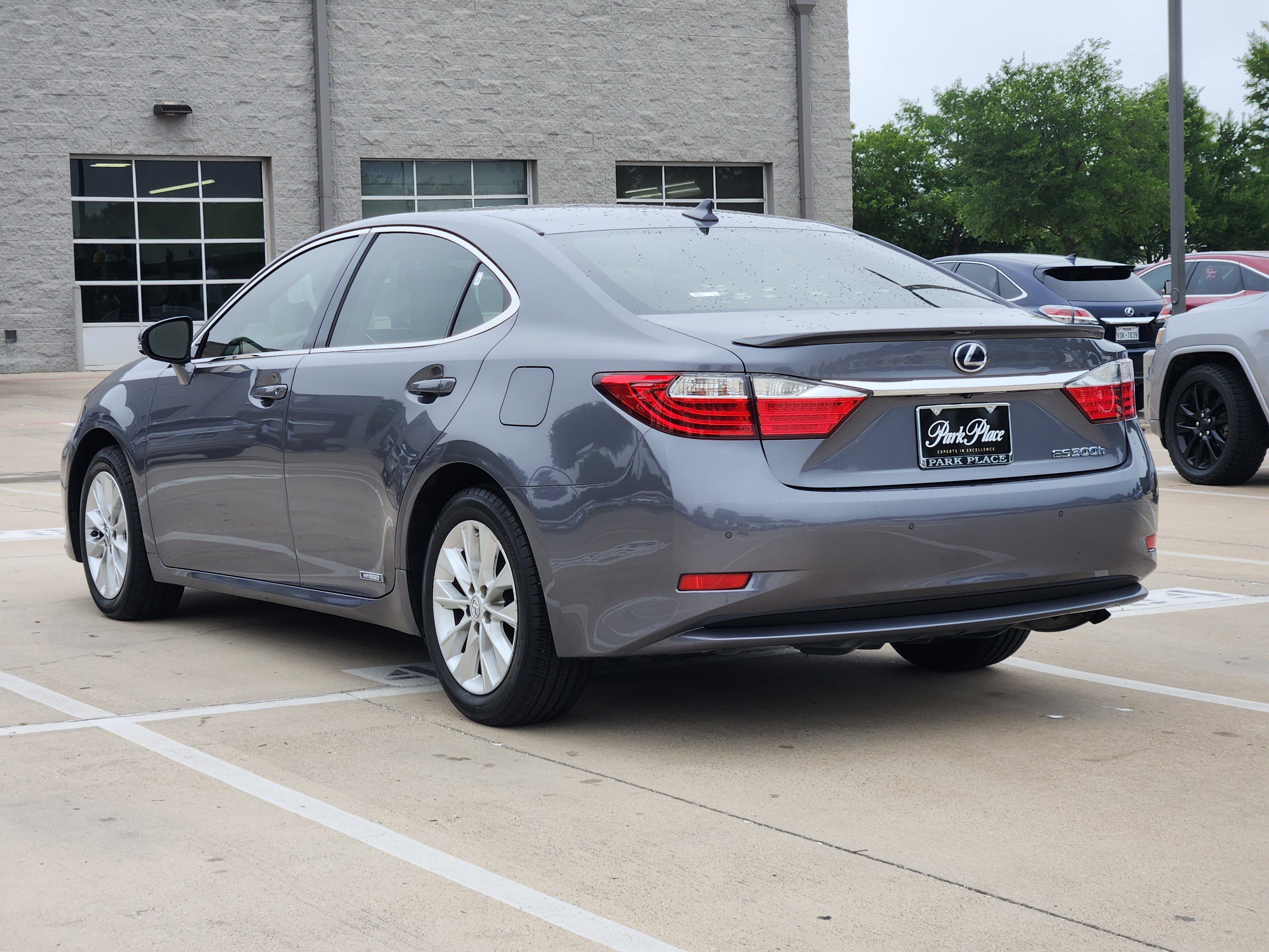 Used 2014 Lexus ES 300h w/ Luxury Package w/Bamboo Trim FWD image 4