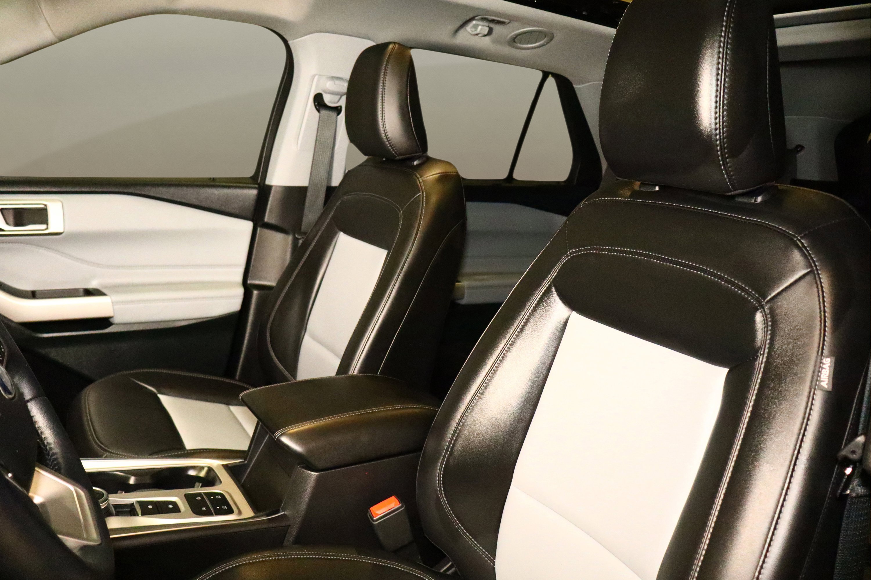 Used 2023 Ford Explorer XLT w/ Equipment Group 202A image 15