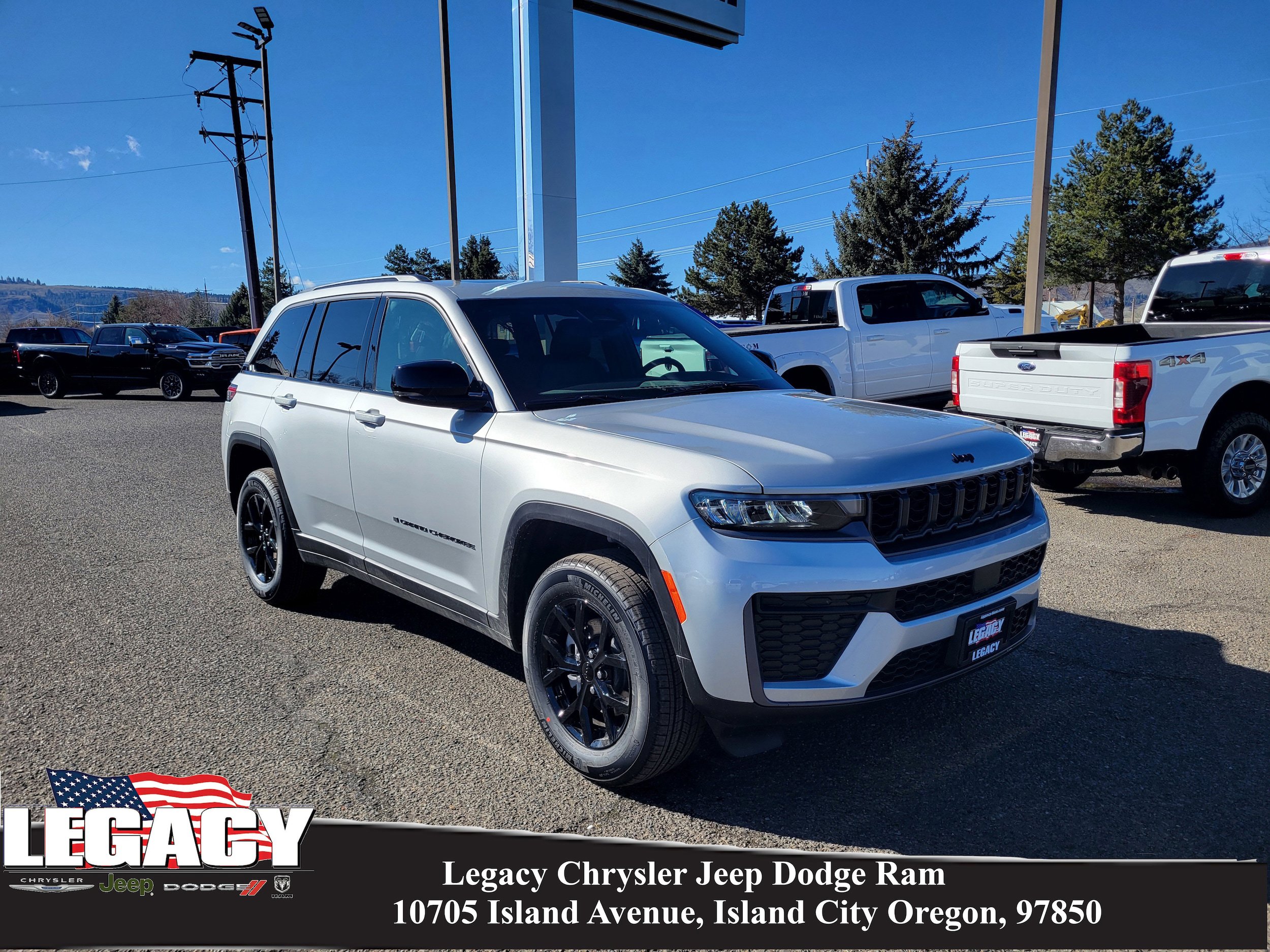 New 2026 Jeep Grand Cherokee Altitude image 1