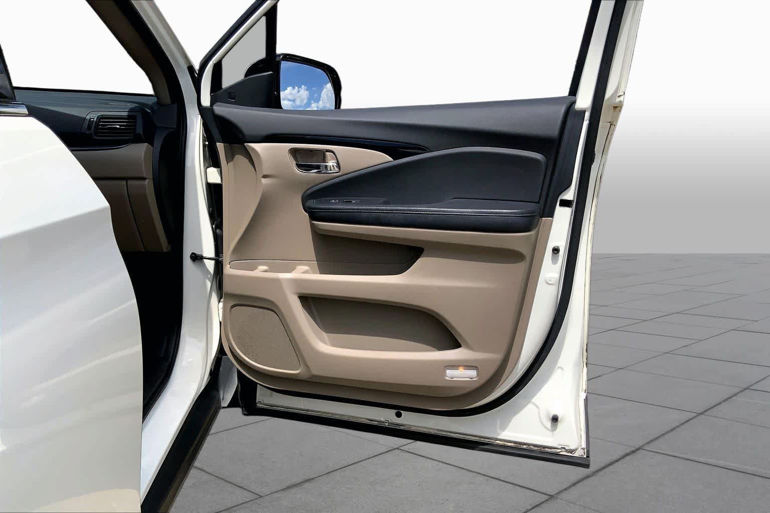 Used 2016 Honda Pilot Elite image 23