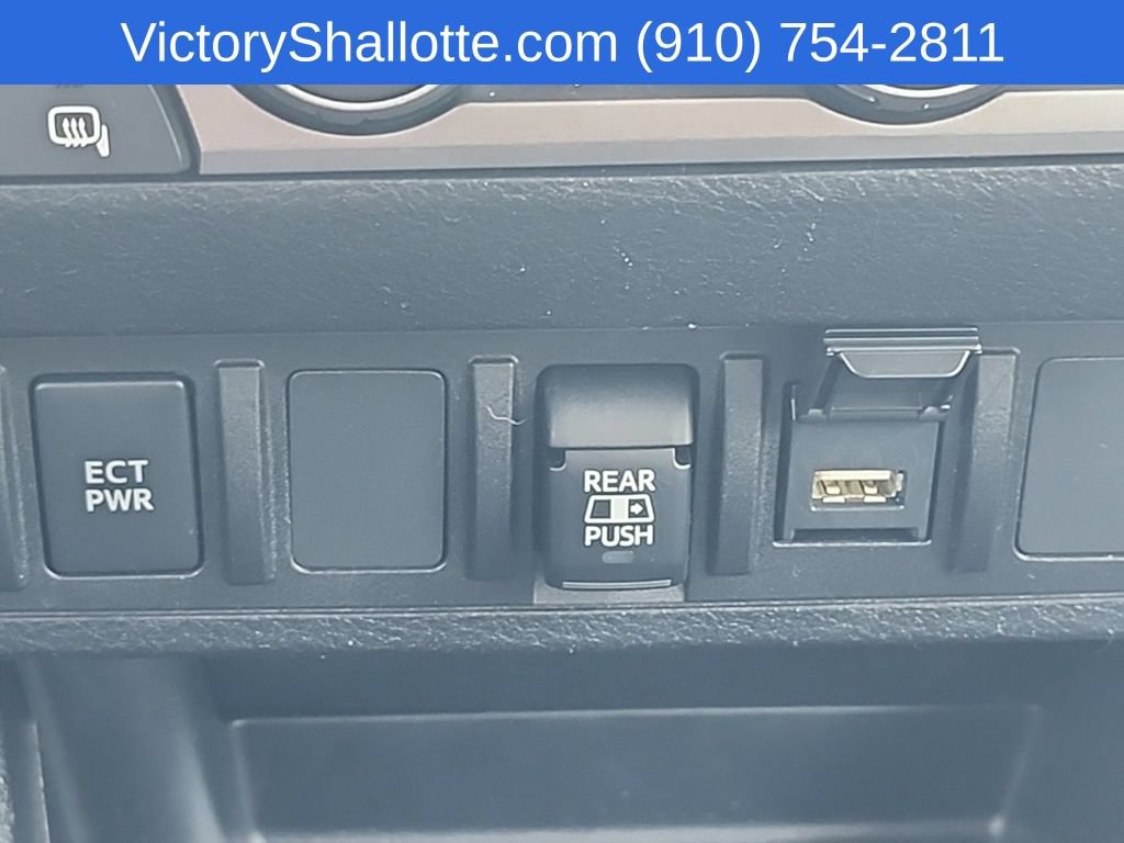 Used 2022 Toyota Tacoma SR5 AWD/4WD image 9
