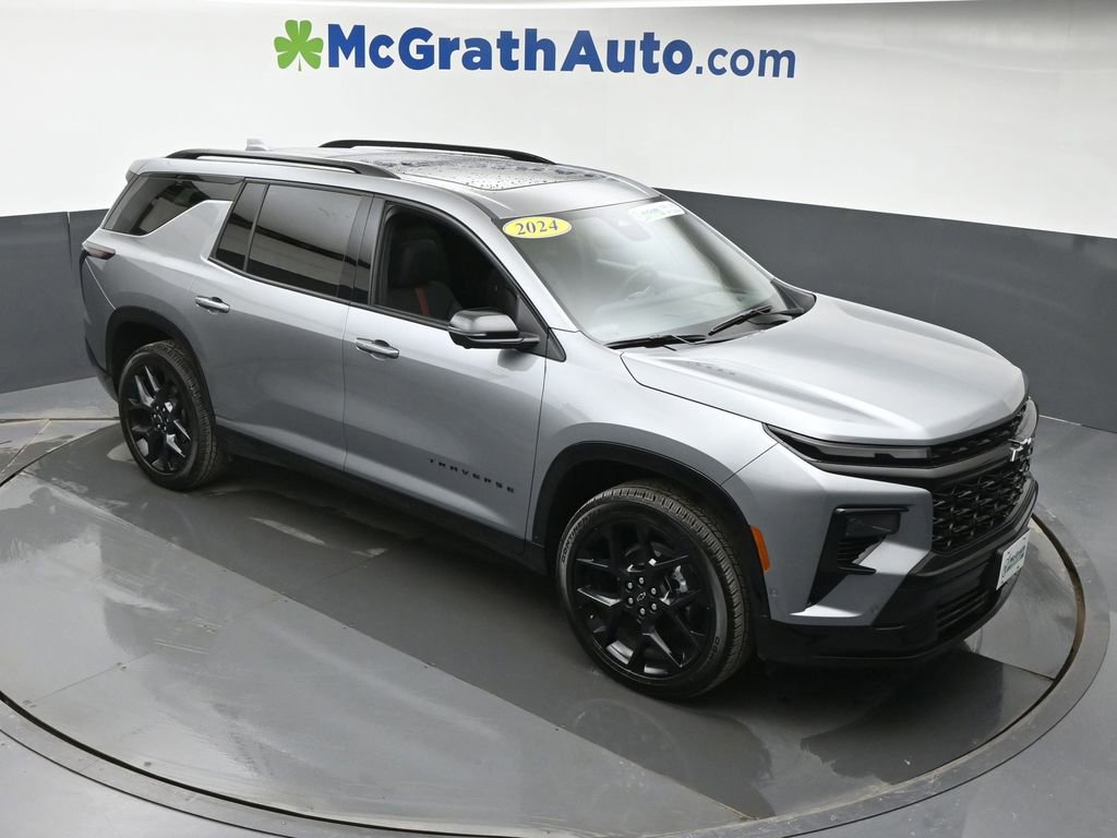 Used 2024 Chevrolet Traverse RS image 3