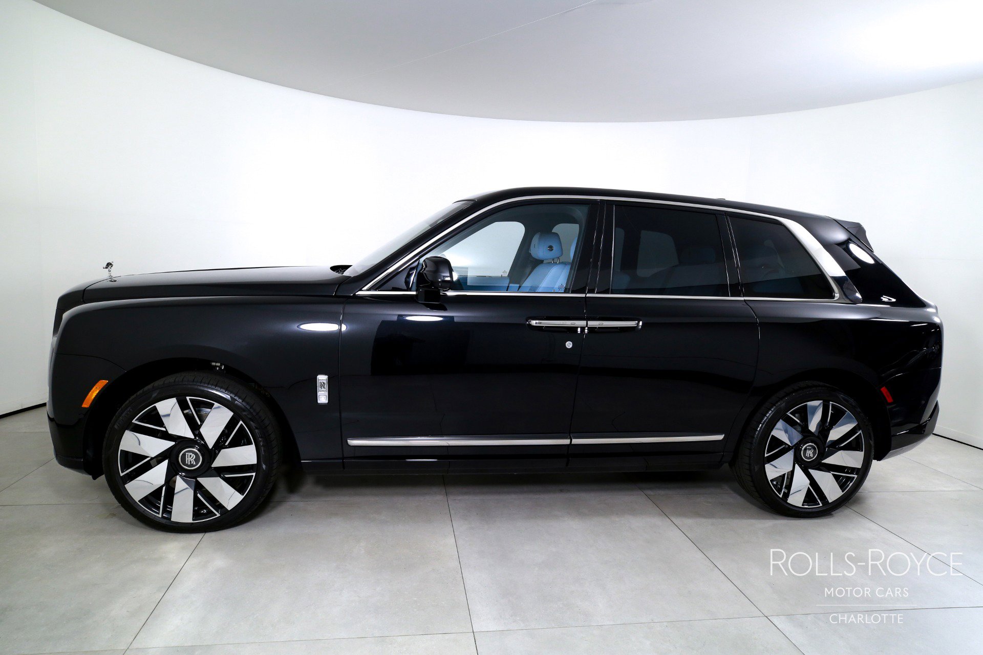 New 2026 Rolls-Royce Cullinan AWD/4WD image 3