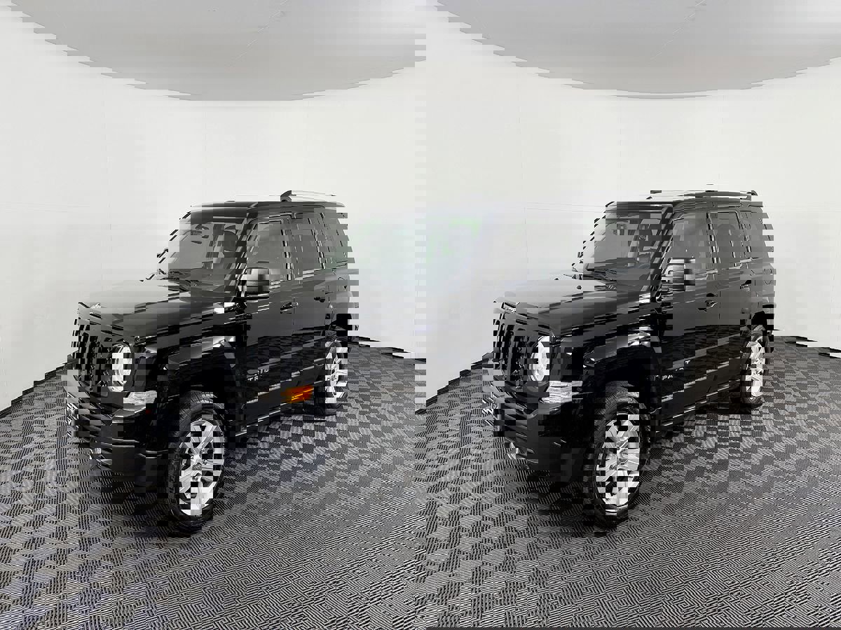 Used 2015 Jeep Patriot Limited w/ Sun/Sound Group image 2