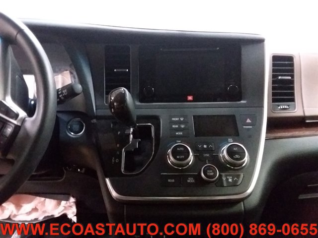 Used 2017 Toyota Sienna Limited AWD/4WD image 11