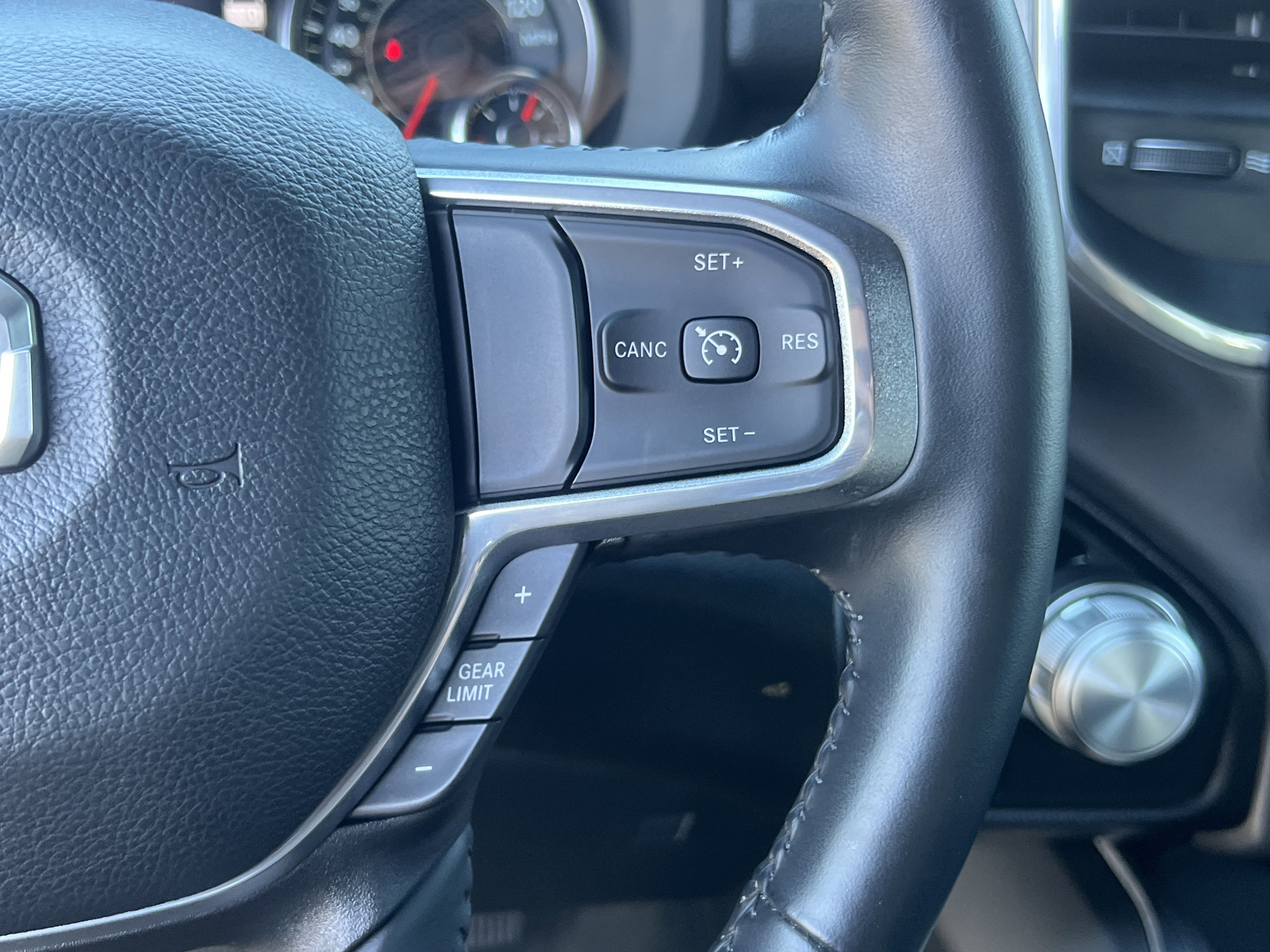 Used 2023 RAM 1500 Laramie AWD/4WD image 32