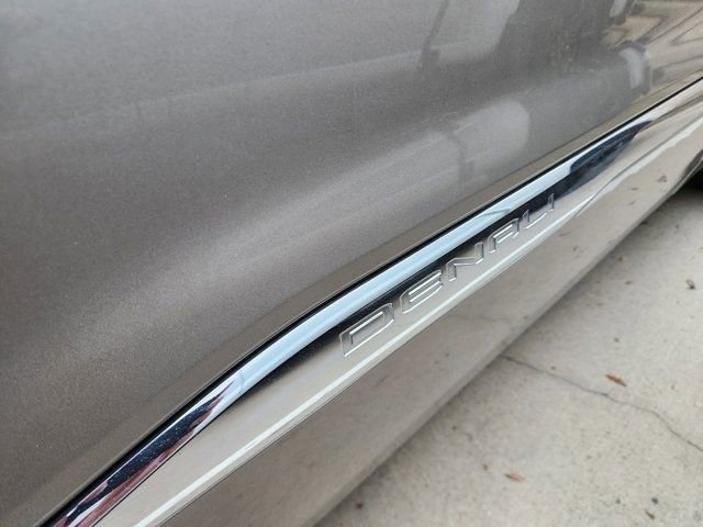 Used 2023 GMC Acadia Denali w/ Denali Ultimate Package image 10