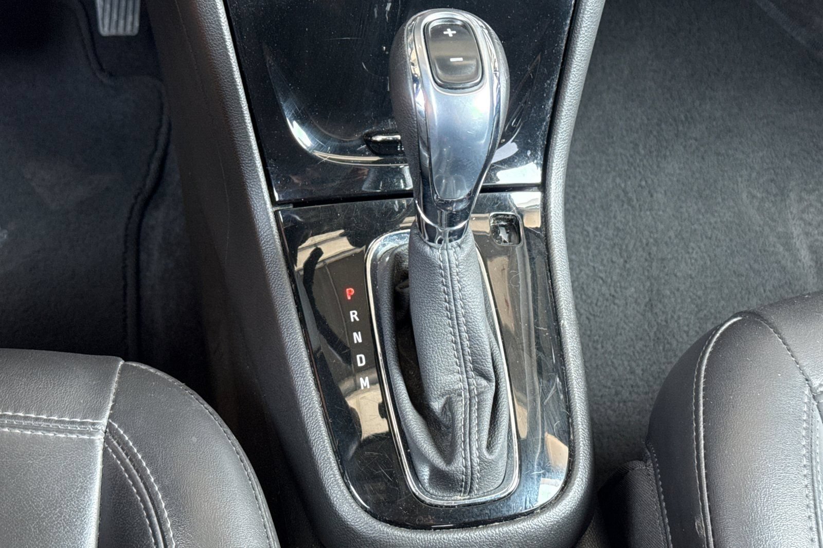 Used 2018 Buick Encore Essence FWD image 31