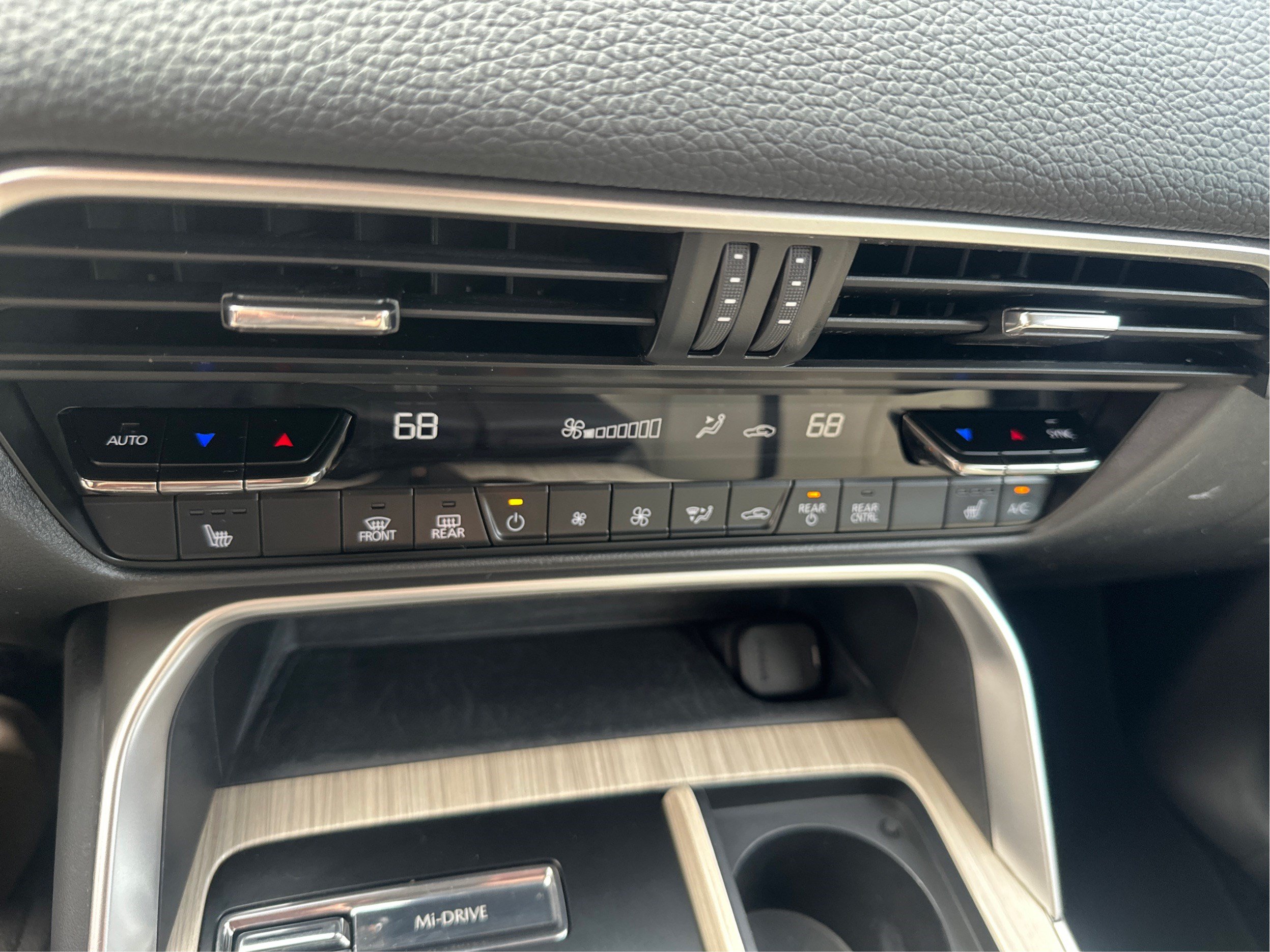 Used 2024 MAZDA CX-90 Plug-In Hybrid w/ Preferred AWD/4WD image 32