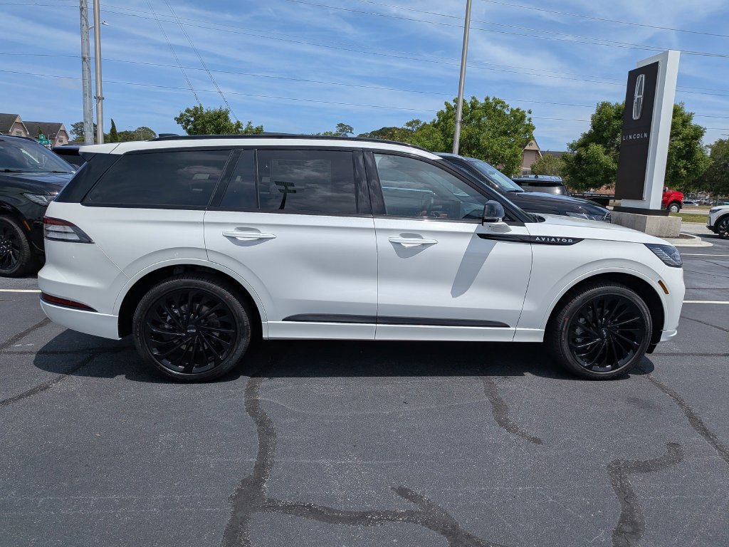 New 2026 Lincoln Aviator Reserve AWD/4WD image 3