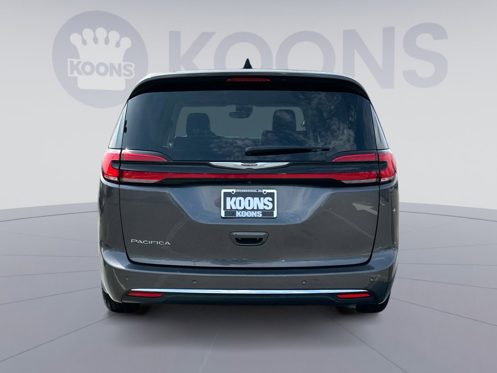 Used 2023 Chrysler Pacifica Touring-L image 5