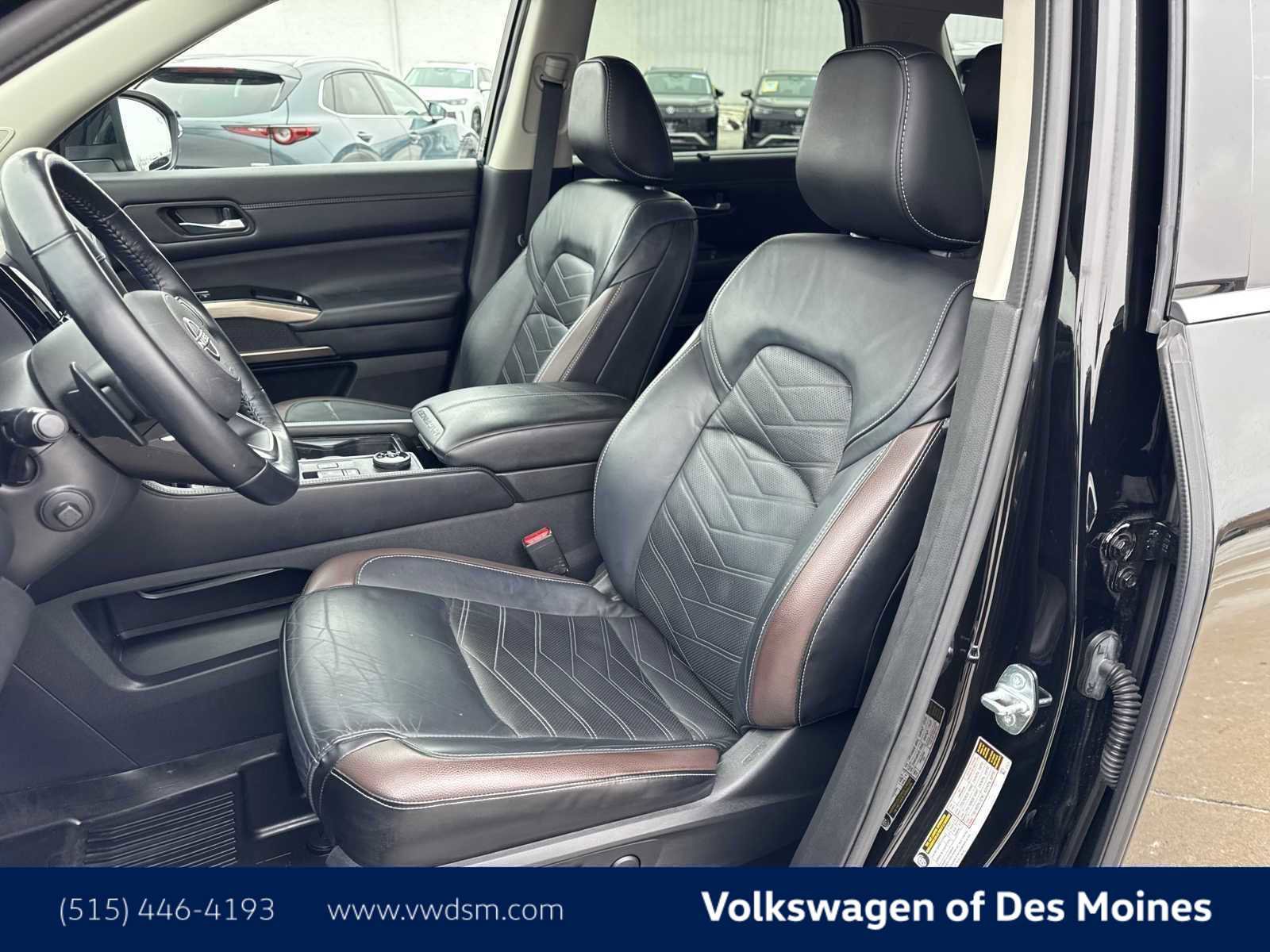 Used 2022 Nissan Pathfinder Platinum w/ Cargo Package image 11