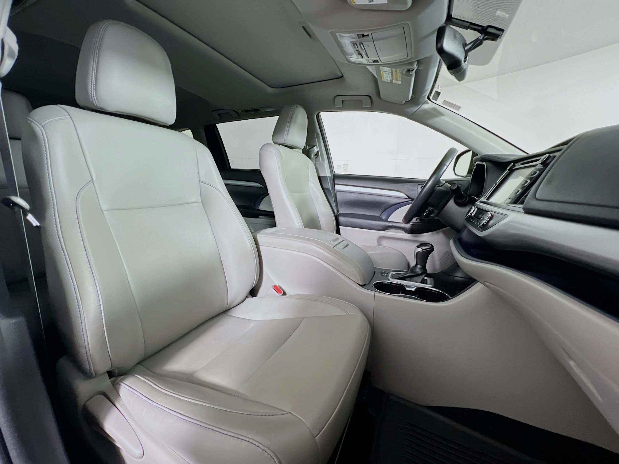 Used 2015 Toyota Highlander XLE image 25