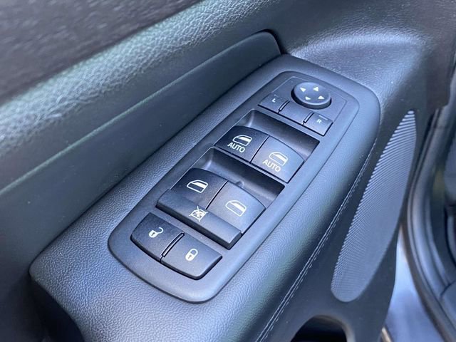Used 2018 Jeep Grand Cherokee Altitude image 21