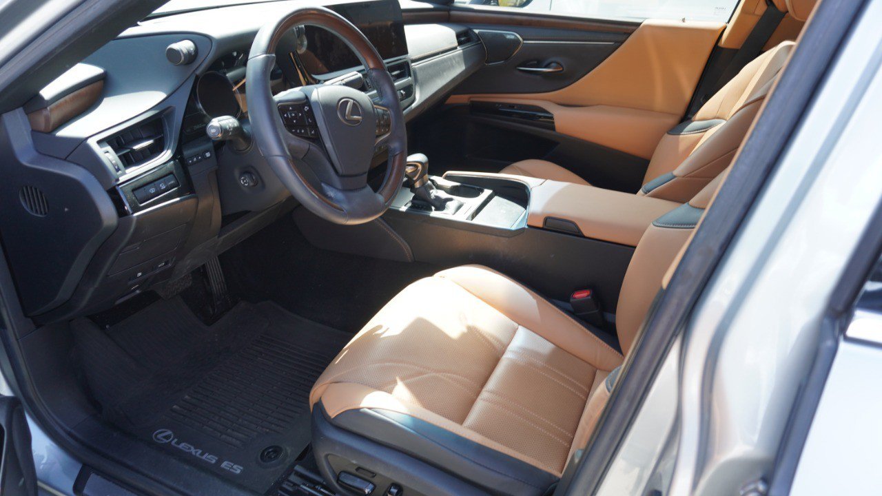 Used 2023 Lexus ES 350 Ultra Luxury w/ Accessory Package (Z2) FWD image 8