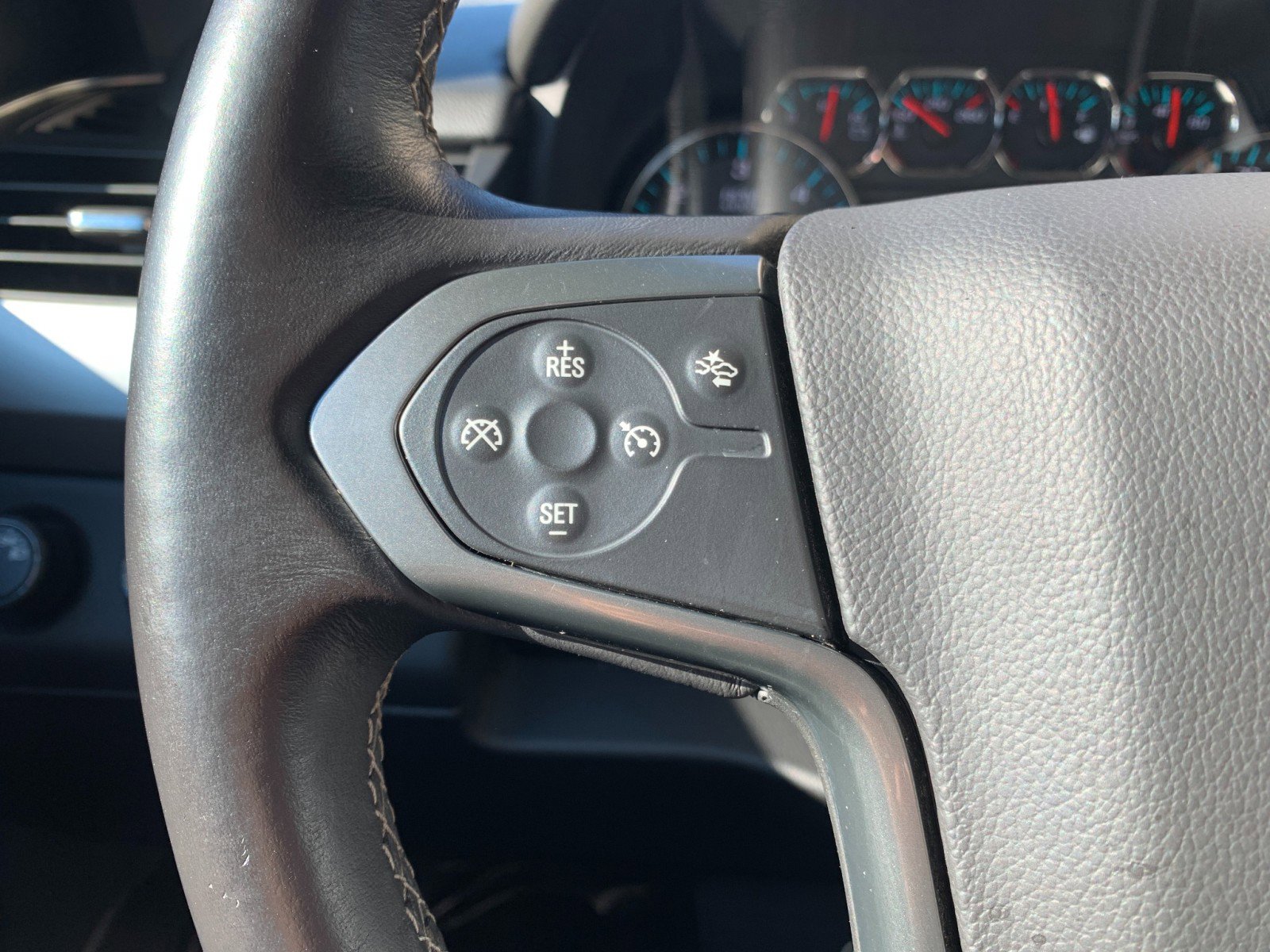 Used 2016 Chevrolet Suburban LT image 16