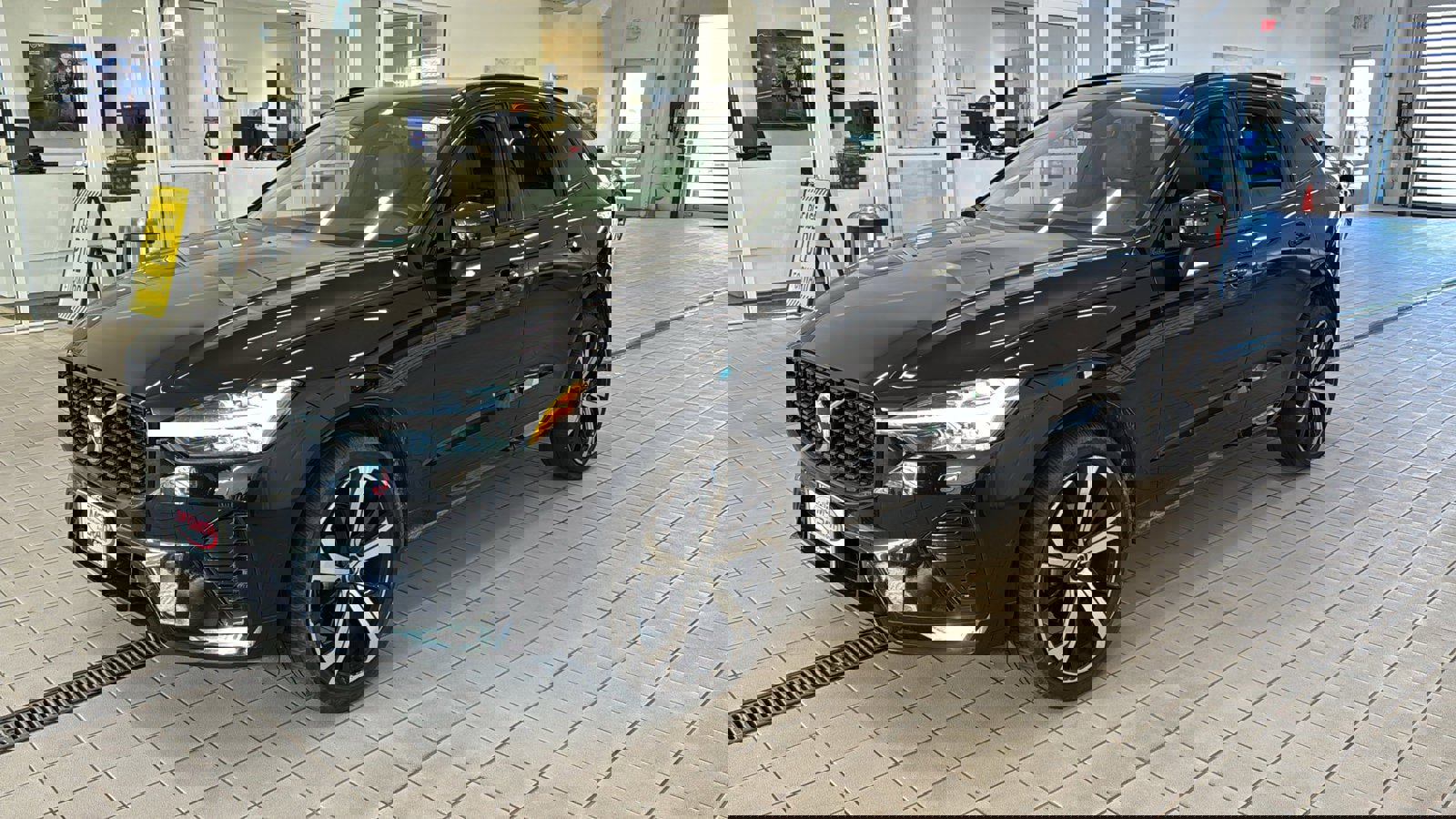 Certified 2023 Volvo XC60 B5 Ultimate w/ Climate Package image 9