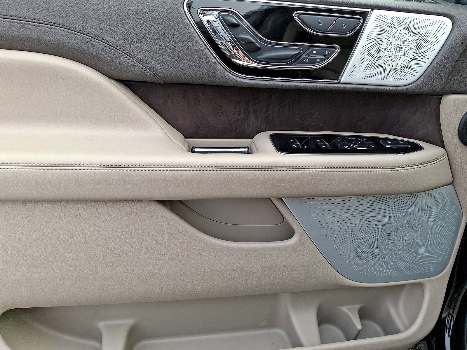 Certified 2024 Lincoln Navigator Reserve image 12