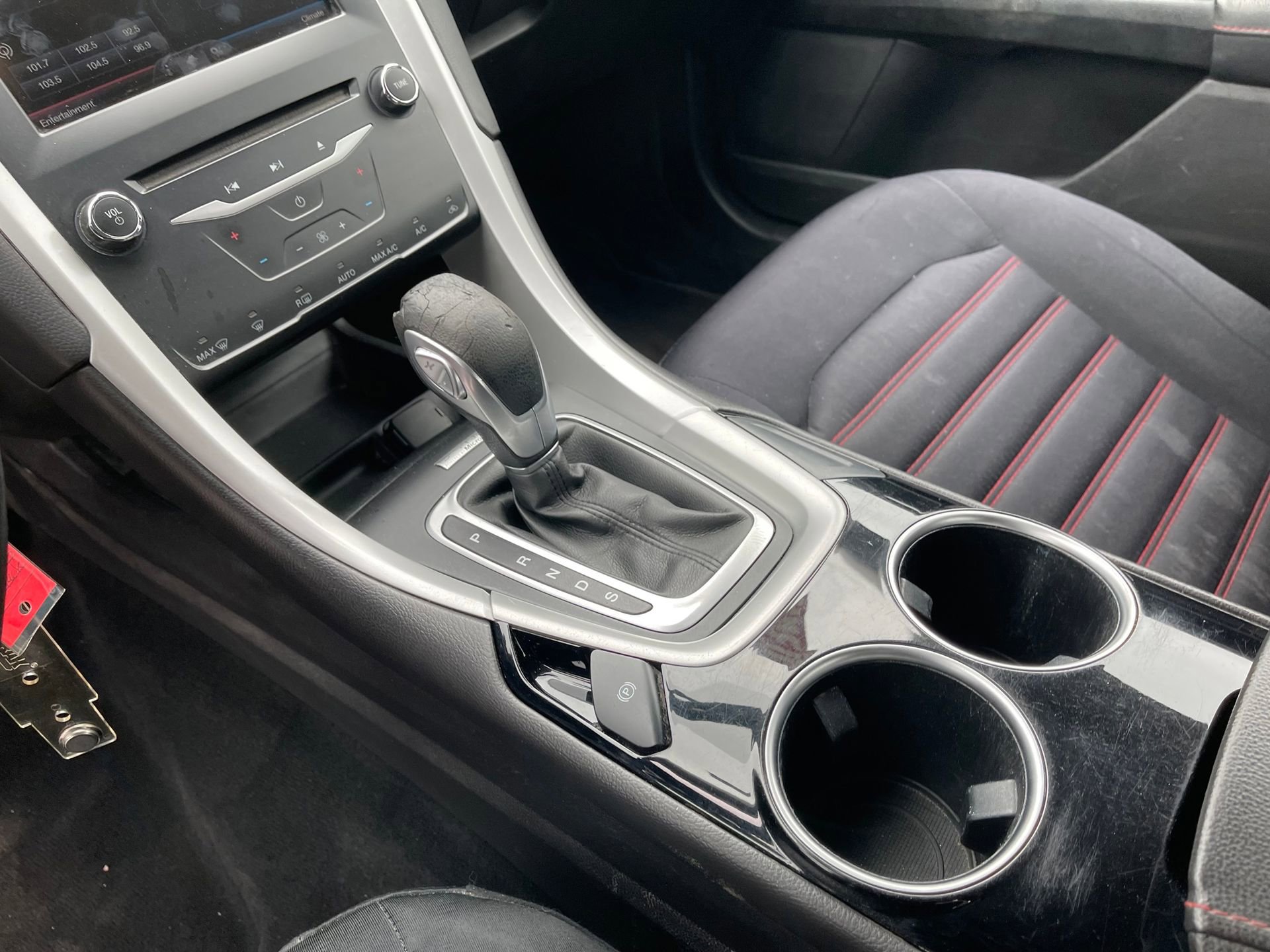 Used 2014 Ford Fusion SE image 21