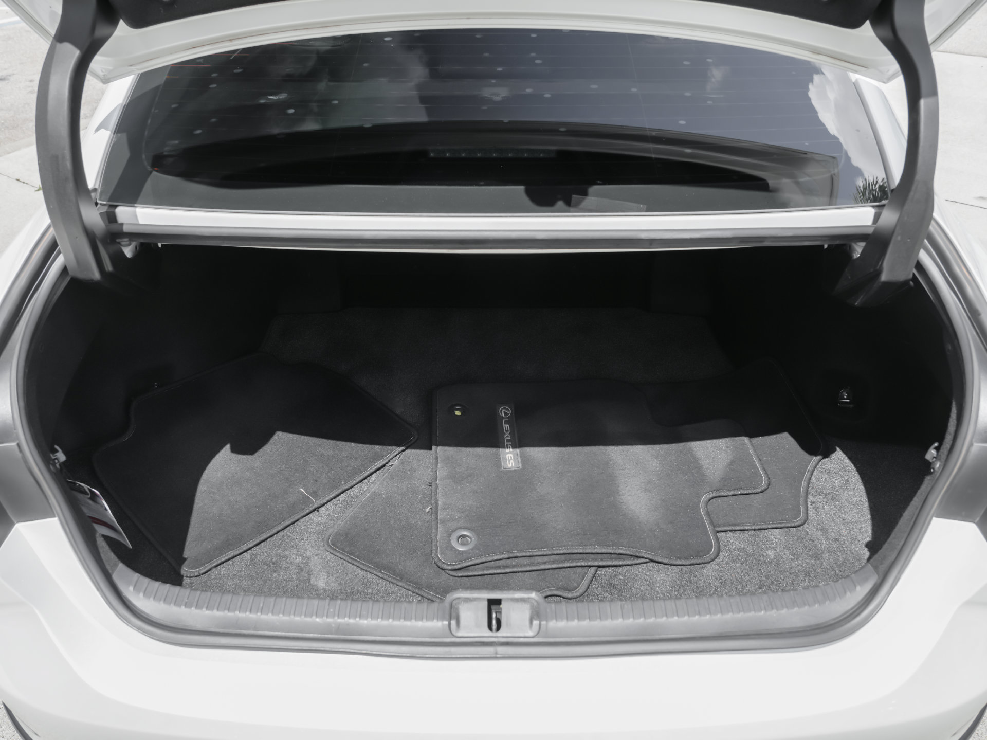 Used 2020 Lexus ES 300h w/ Premium Package FWD image 43