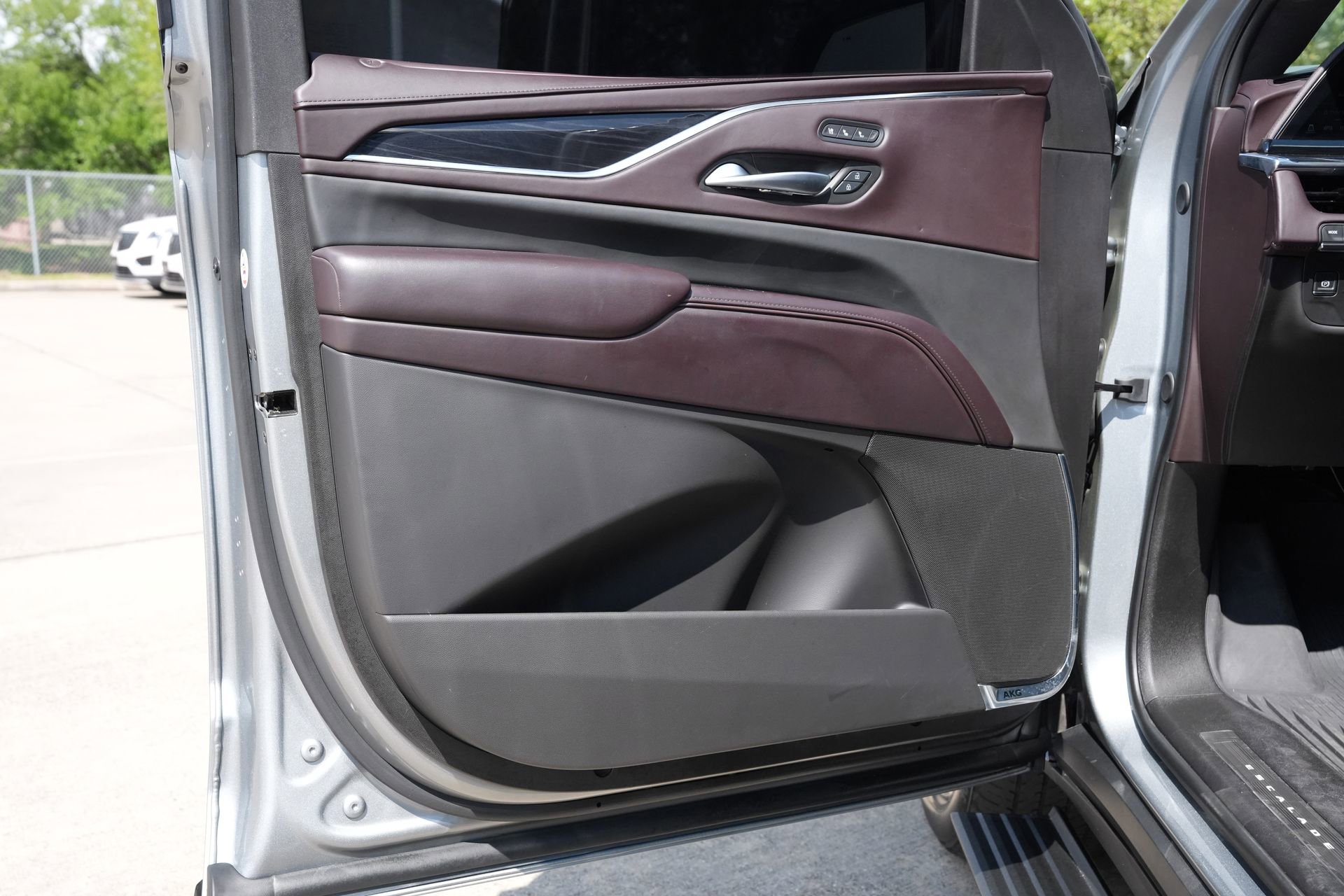 Certified 2024 Cadillac Escalade V w/ LPO, ONYX Package AWD/4WD image 18