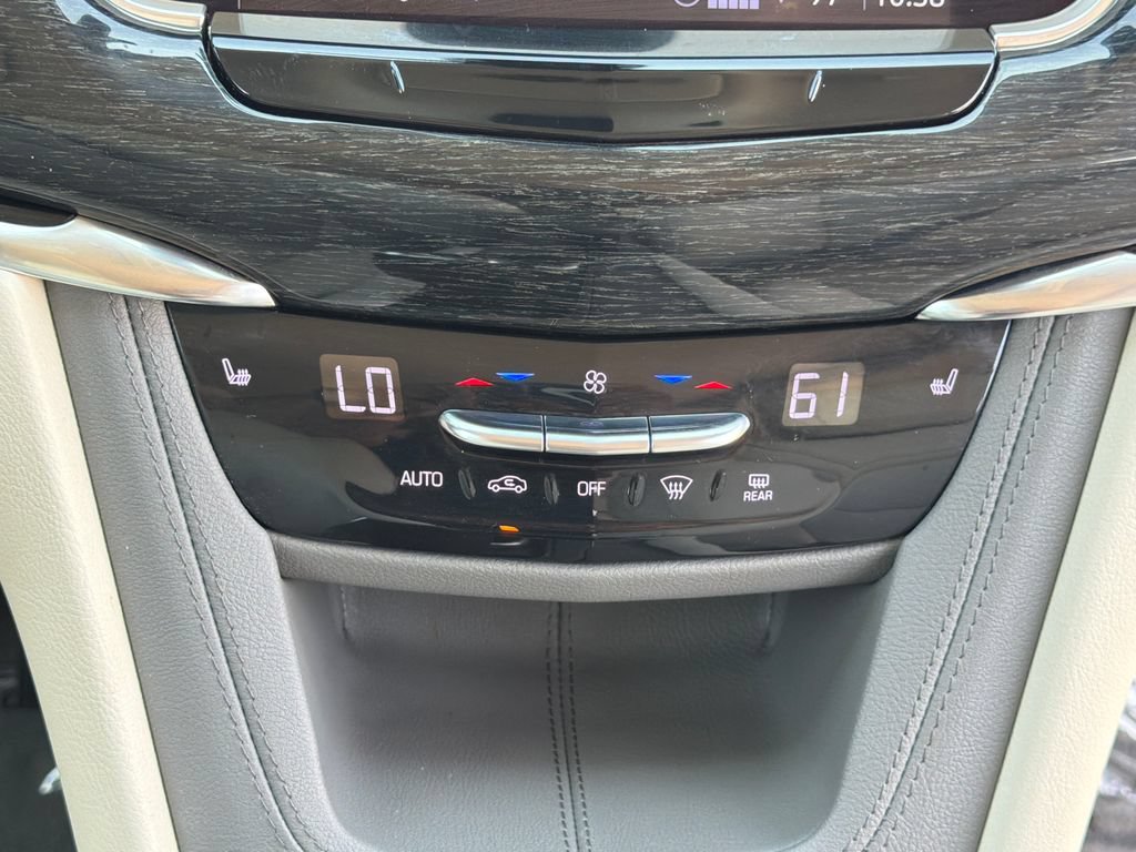 Used 2021 Cadillac XT6 Premium Luxury AWD/4WD image 12
