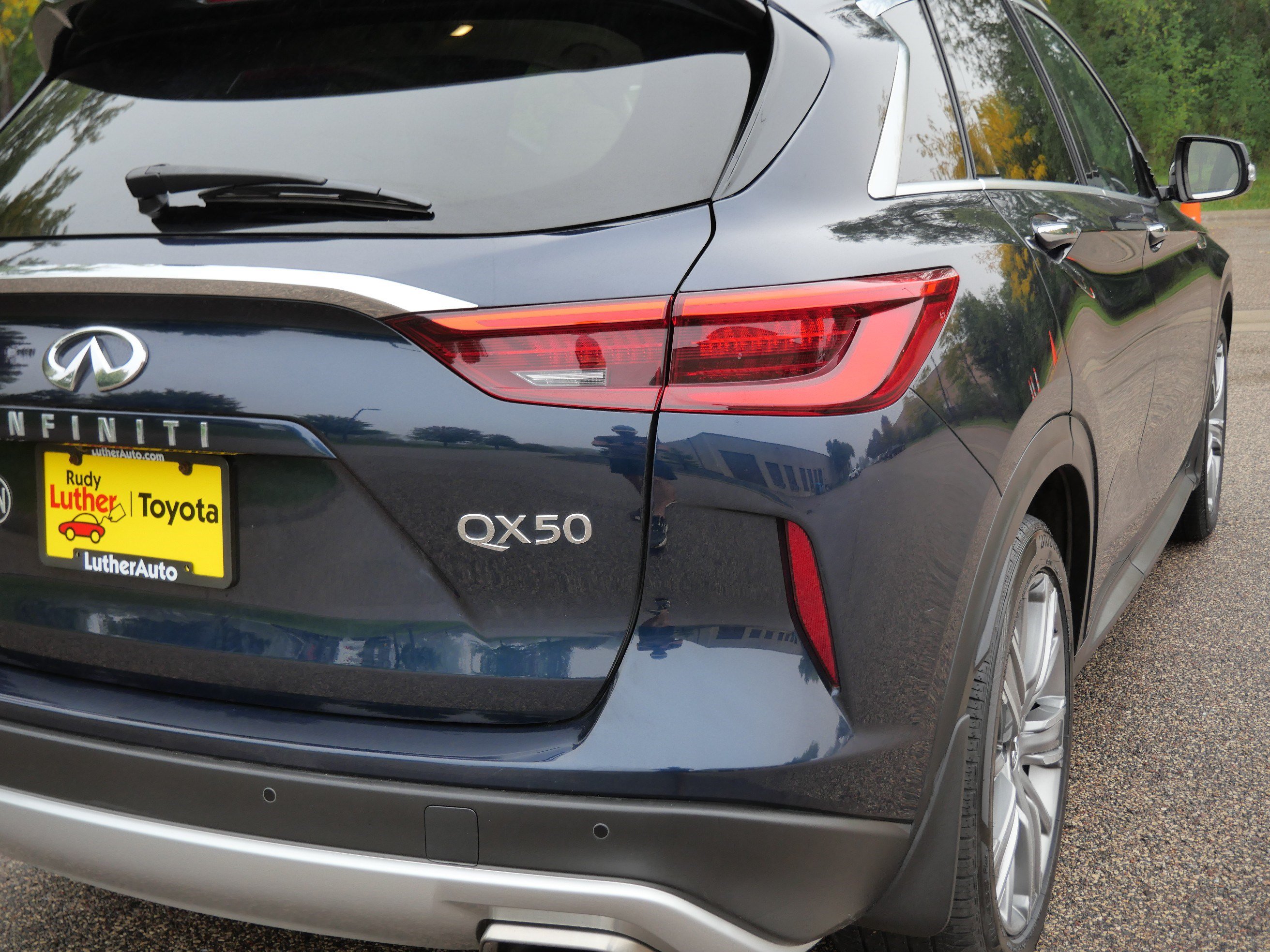 Used 2021 INFINITI QX50 Sensory AWD/4WD image 17