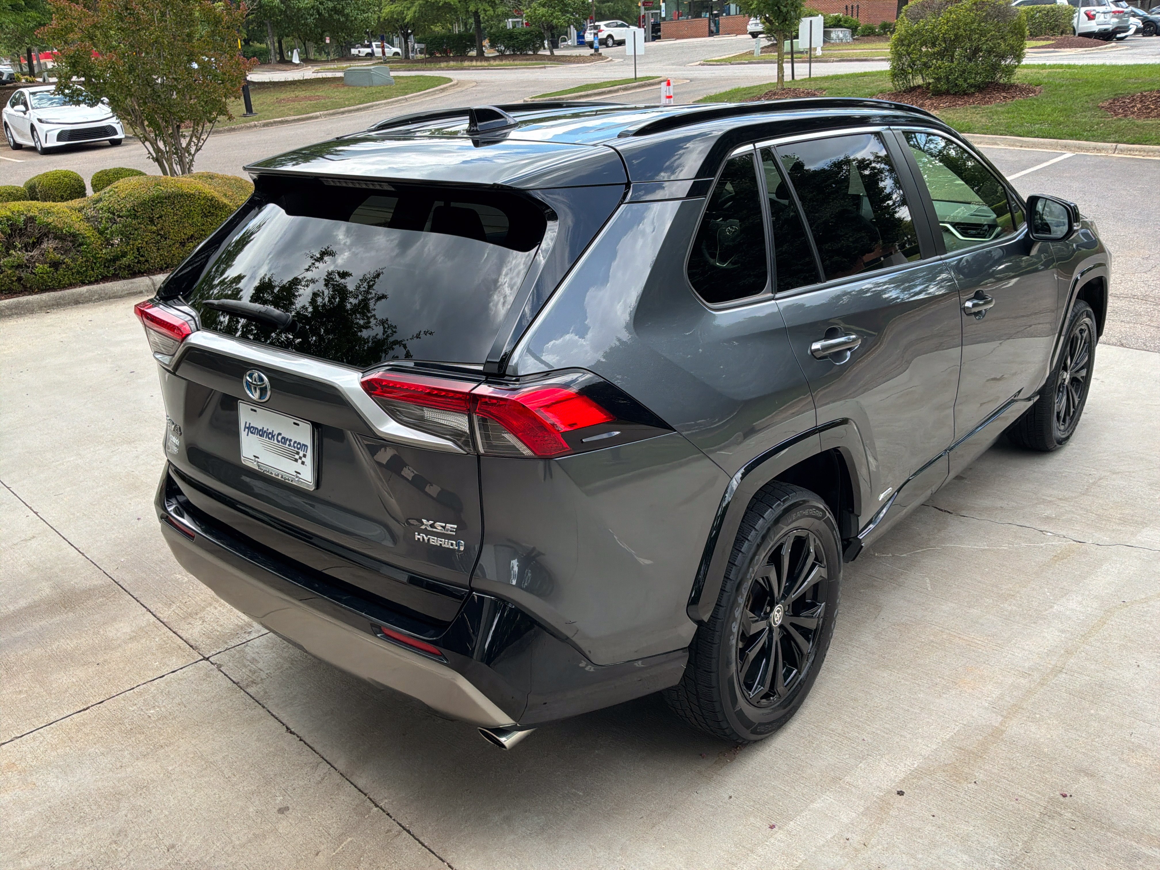 Used 2022 Toyota RAV4 XSE AWD/4WD image 10