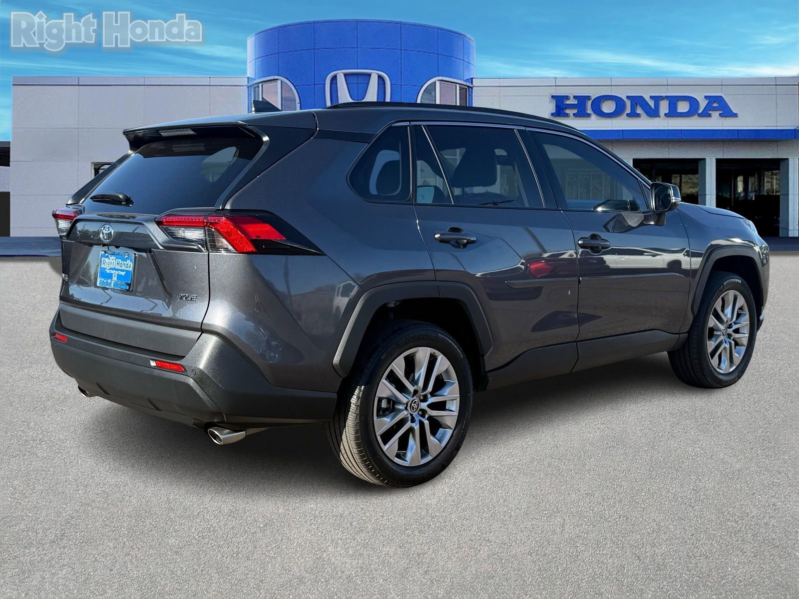 Used 2024 Toyota RAV4 XLE Premium w/ Weather Package image 7