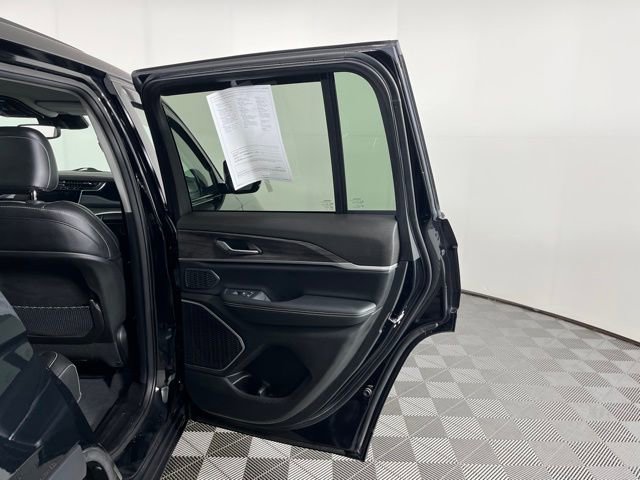 Used 2024 Jeep Grand Cherokee Limited w/ Black Appearance Package image 44