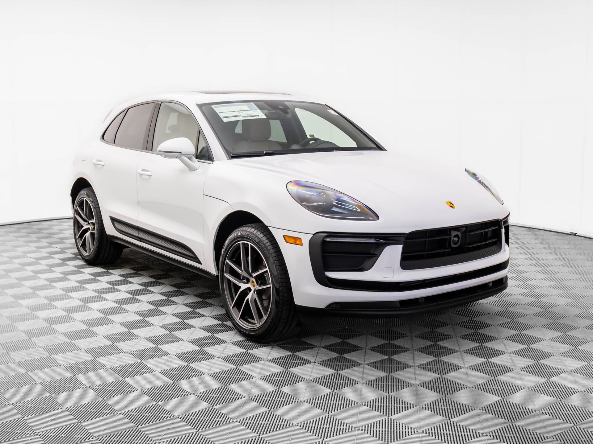Certified 2026 Porsche Macan AWD/4WD image 6