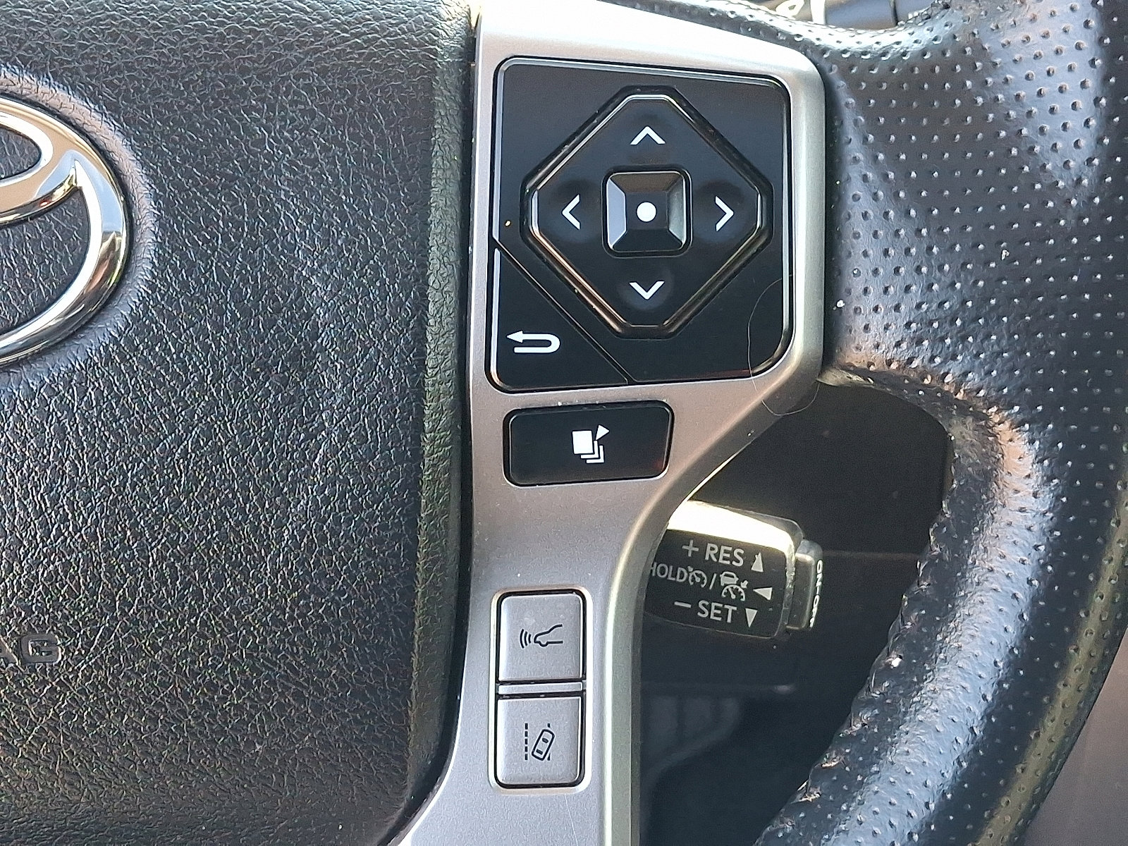 Used 2023 Toyota 4Runner SR5 Premium AWD/4WD image 24