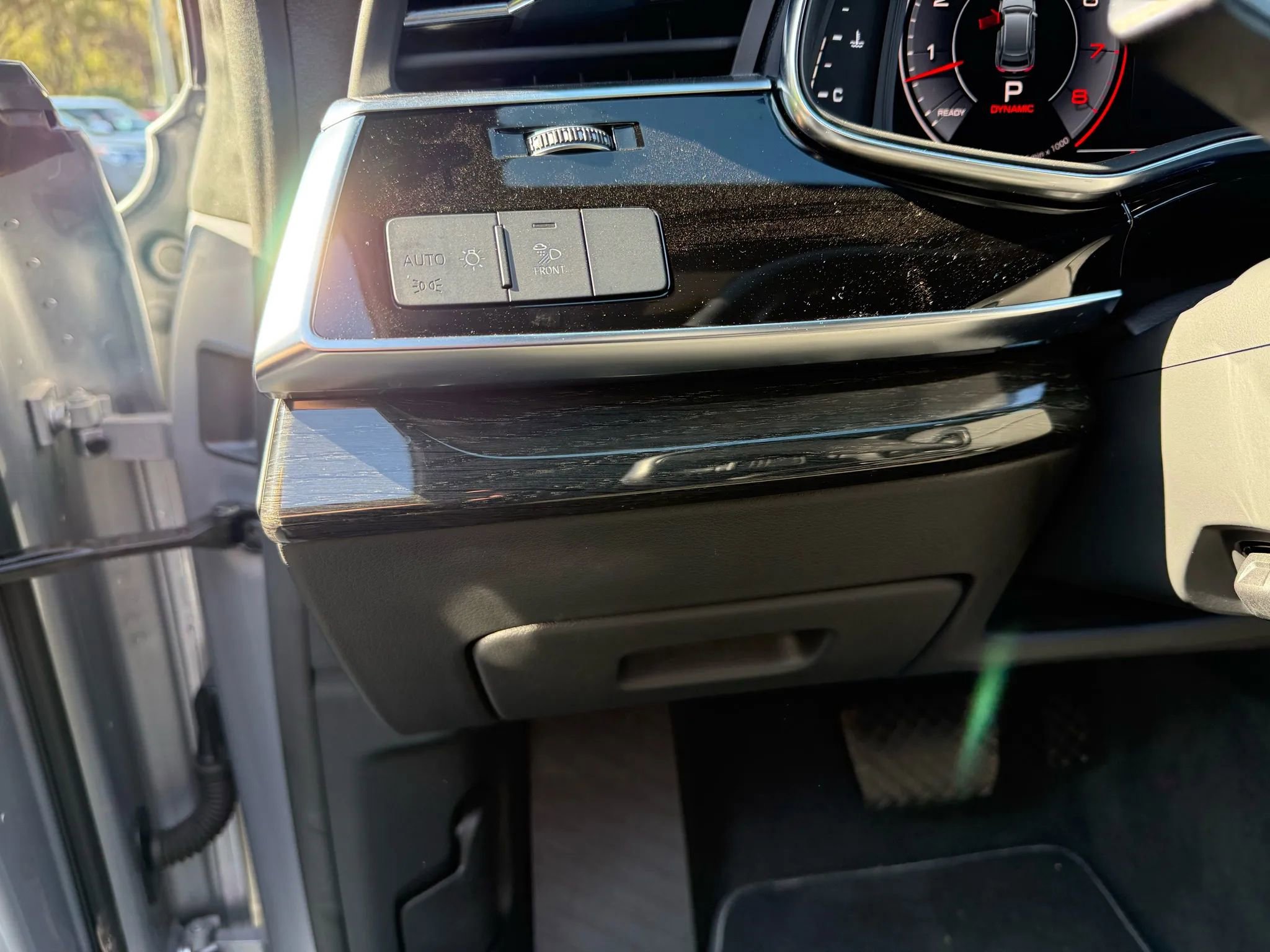 Used 2019 Audi Q8 Premium w/ Convenience Package image 16