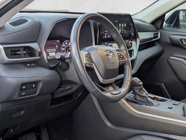 Used 2024 Toyota Highlander XLE video 2