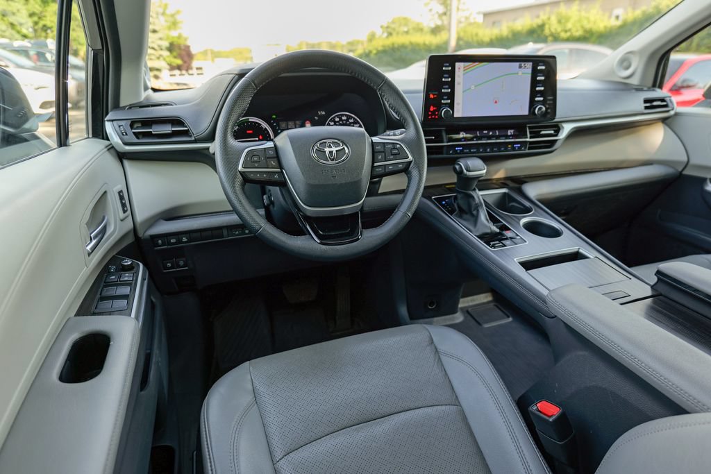 Used 2023 Toyota Sienna Limited AWD/4WD image 38