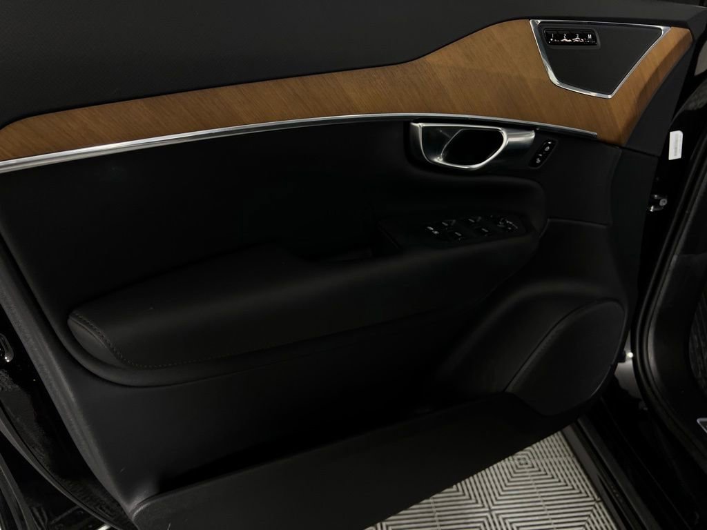 Used 2025 Volvo XC90 B6 Plus image 24