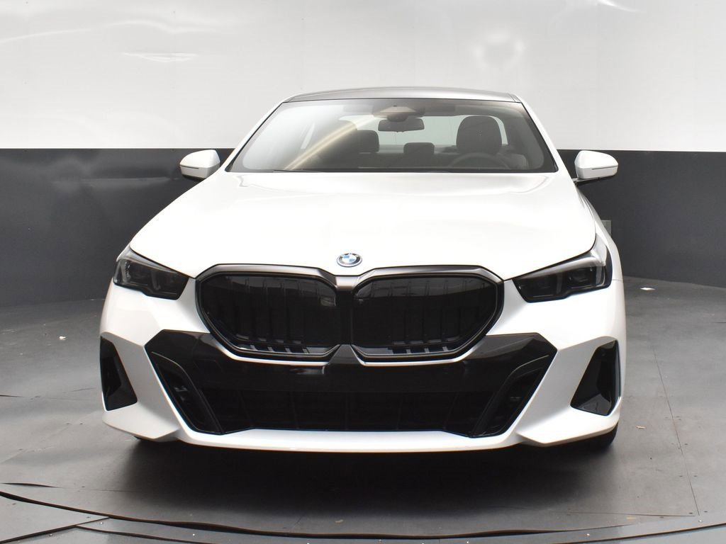 New 2026 BMW 550e xDrive w/ Premium Package image 10