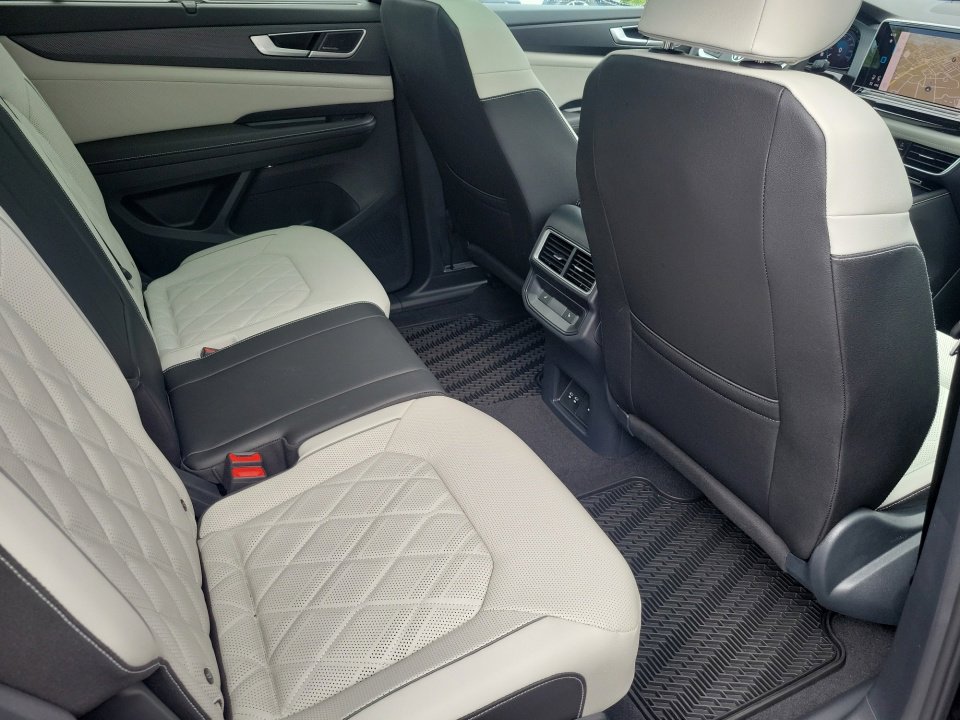 New 2025 Volkswagen Atlas Cross Sport SEL Premium R-Line image 29