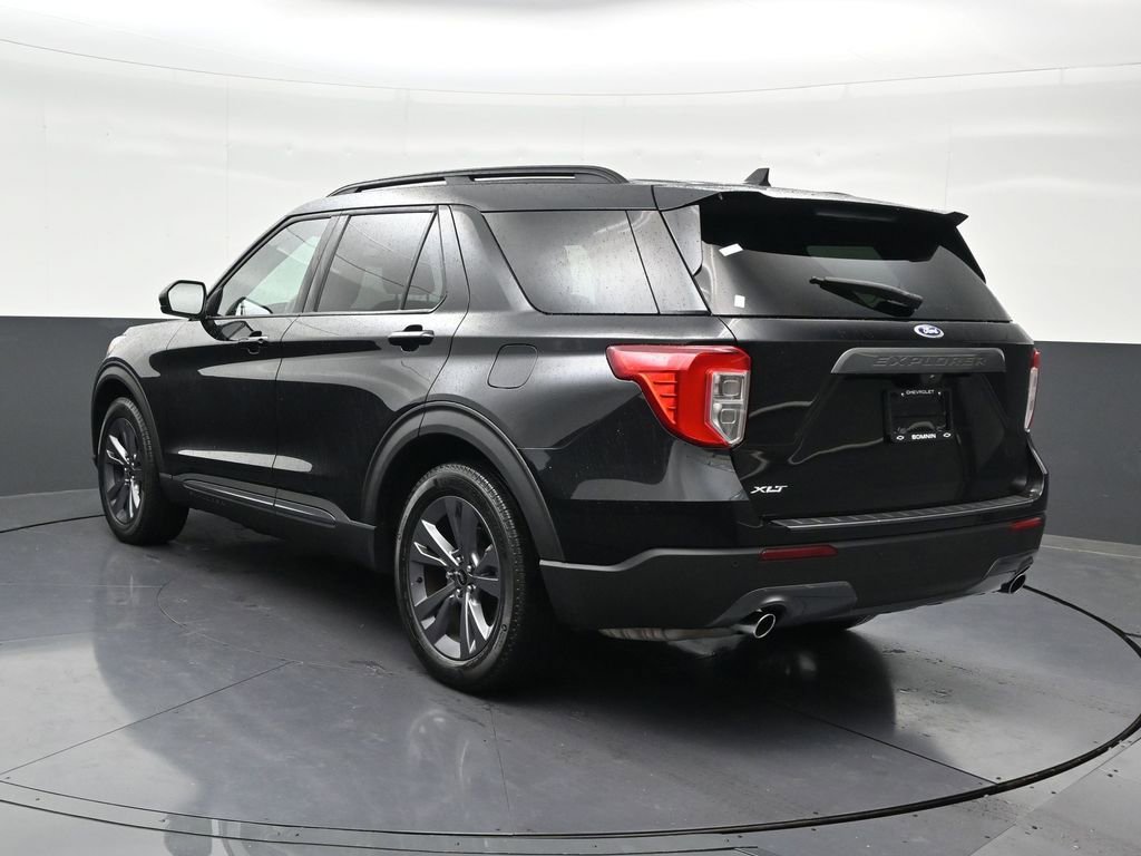 Used 2024 Ford Explorer XLT w/ Equipment Group 202A RWD image 3