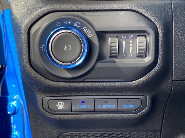 Used 2022 Jeep Wrangler Unlimited Sahara w/ Cold Weather Group image 21