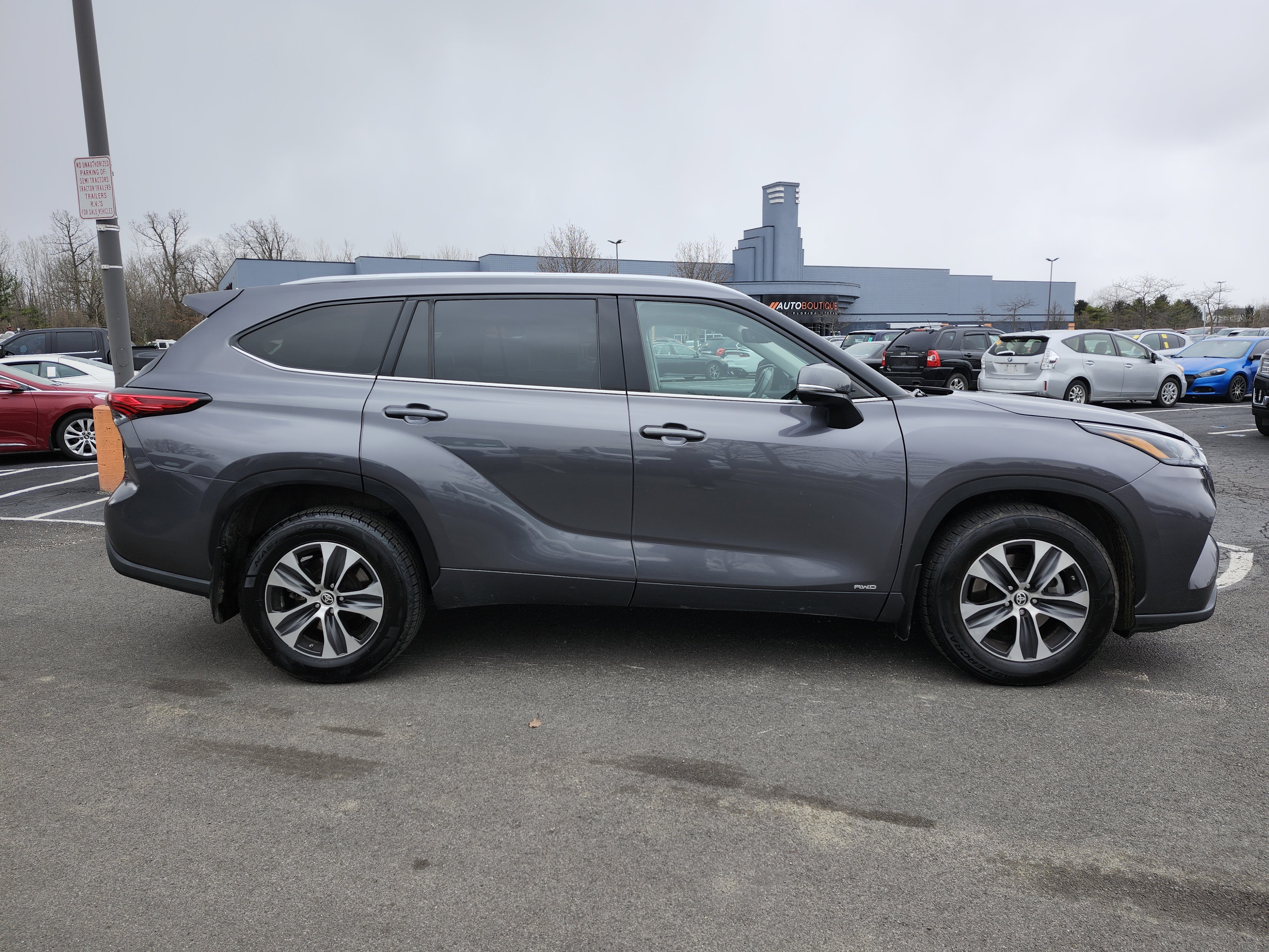 Used 2022 Toyota Highlander XLE image 21