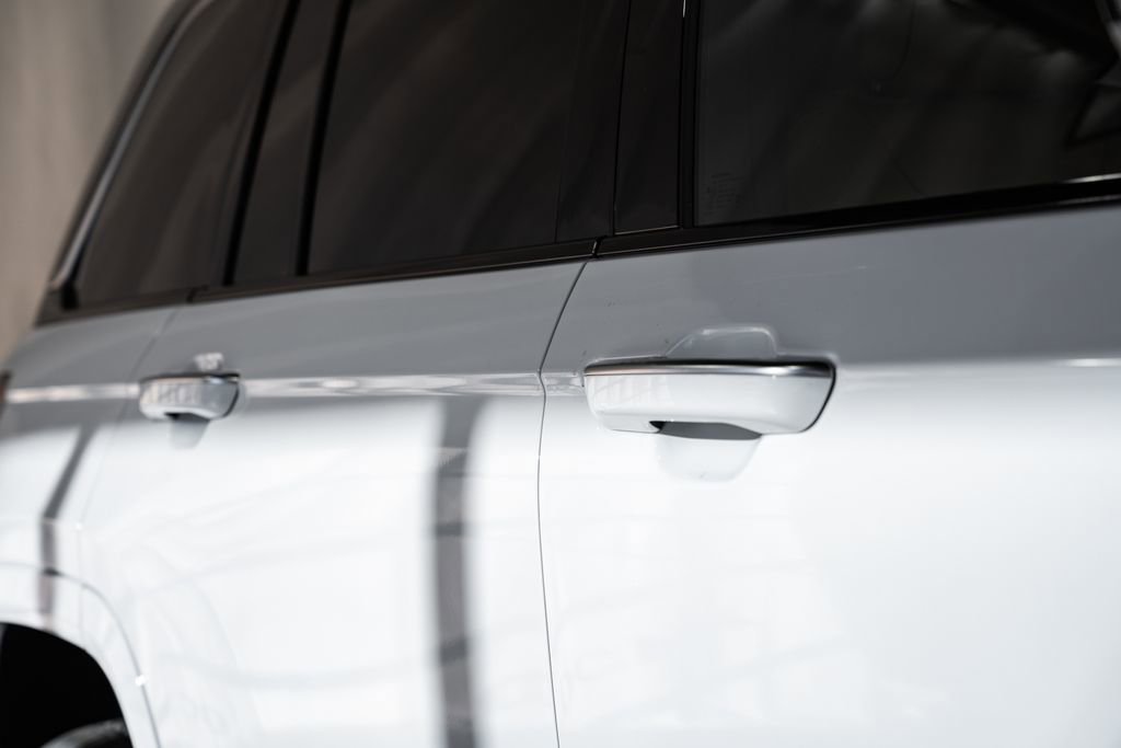 New 2025 Jeep Grand Cherokee Summit image 16