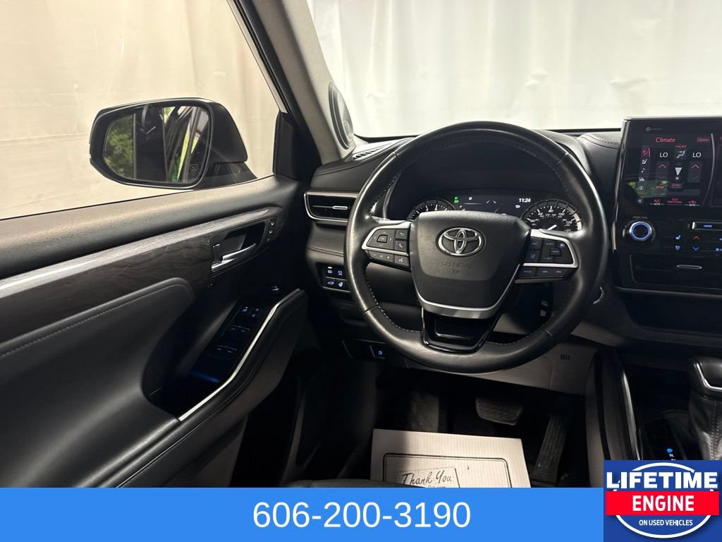 Used 2022 Toyota Highlander Platinum AWD/4WD image 22